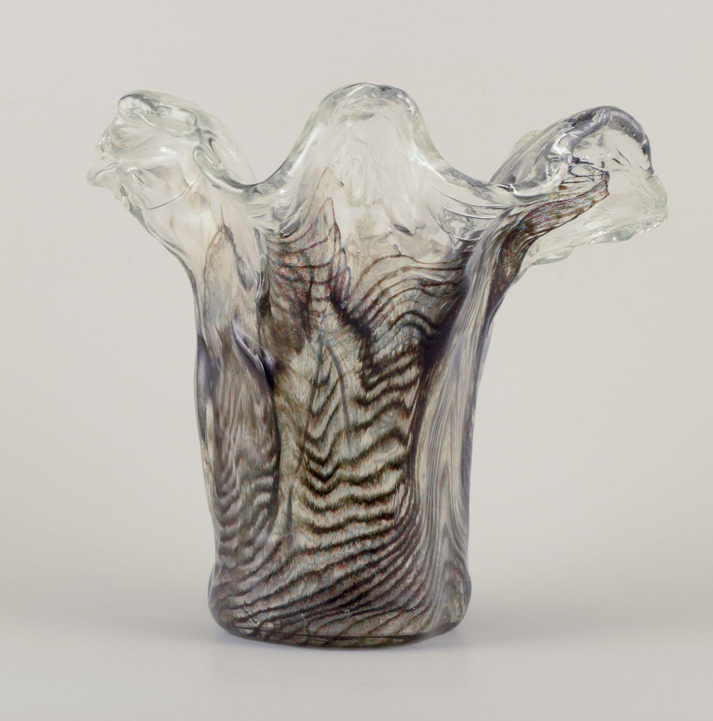 Organique Pertti Santalahti pour Humppila. Grand vase en verre d'art. Forme organique. en vente