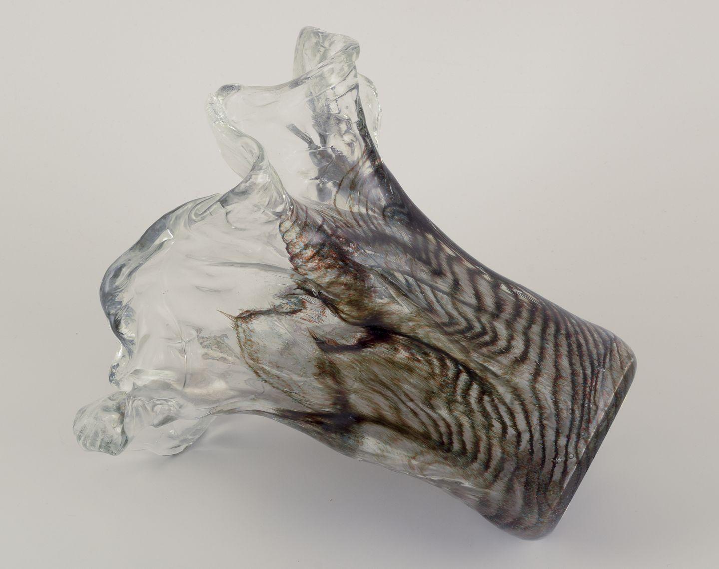 Fin du 20e siècle Pertti Santalahti pour Humppila. Grand vase en verre d'art. Forme organique. en vente