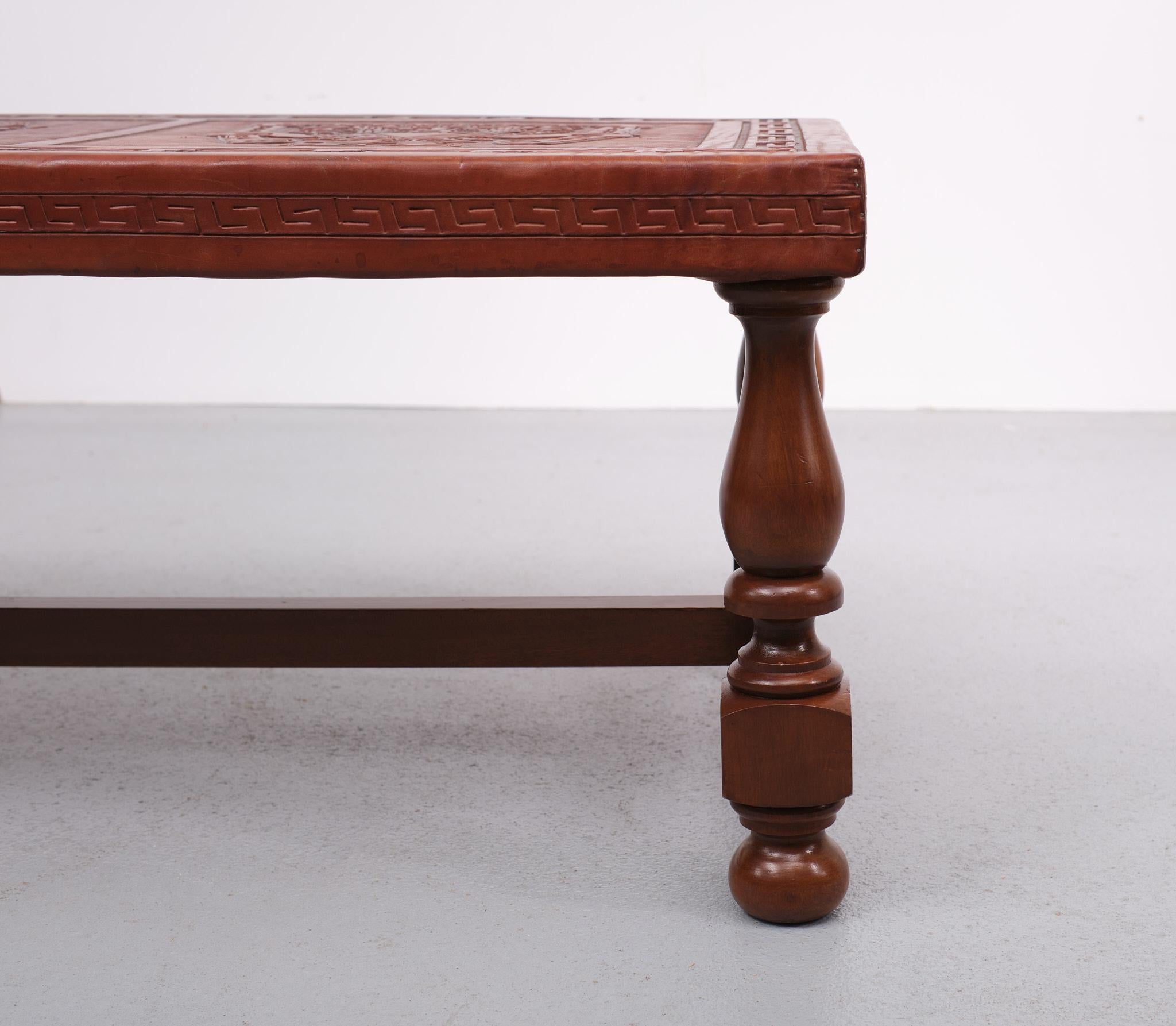 Peru embossed Leather coffee table 1960s Angel Pazmino Voor Muebles De Estilo For Sale 5