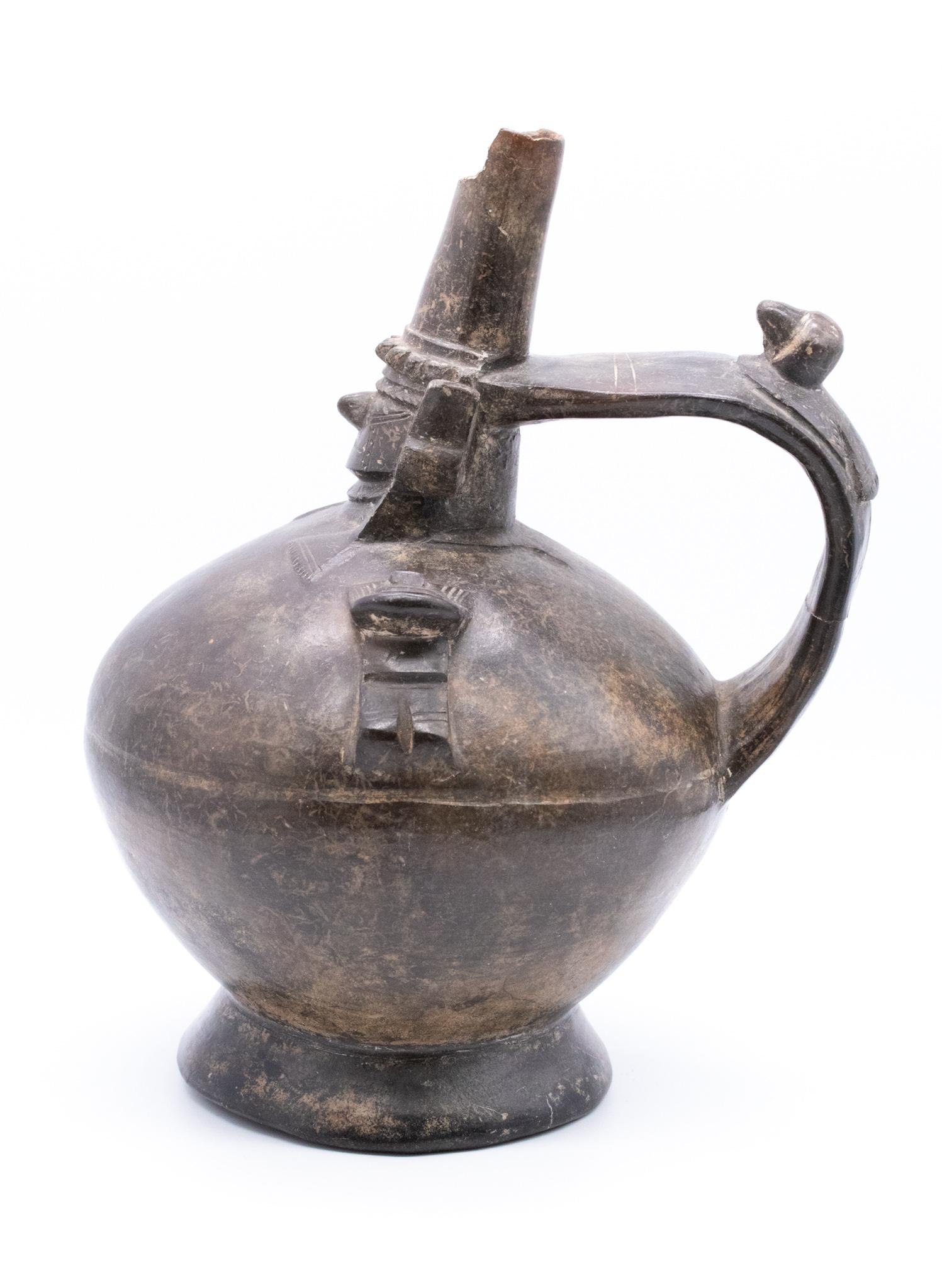 Peru Inca 1200 AD Lambayeque Pre-Columbian Blackware Ceramic Vase with Warrior For Sale 1