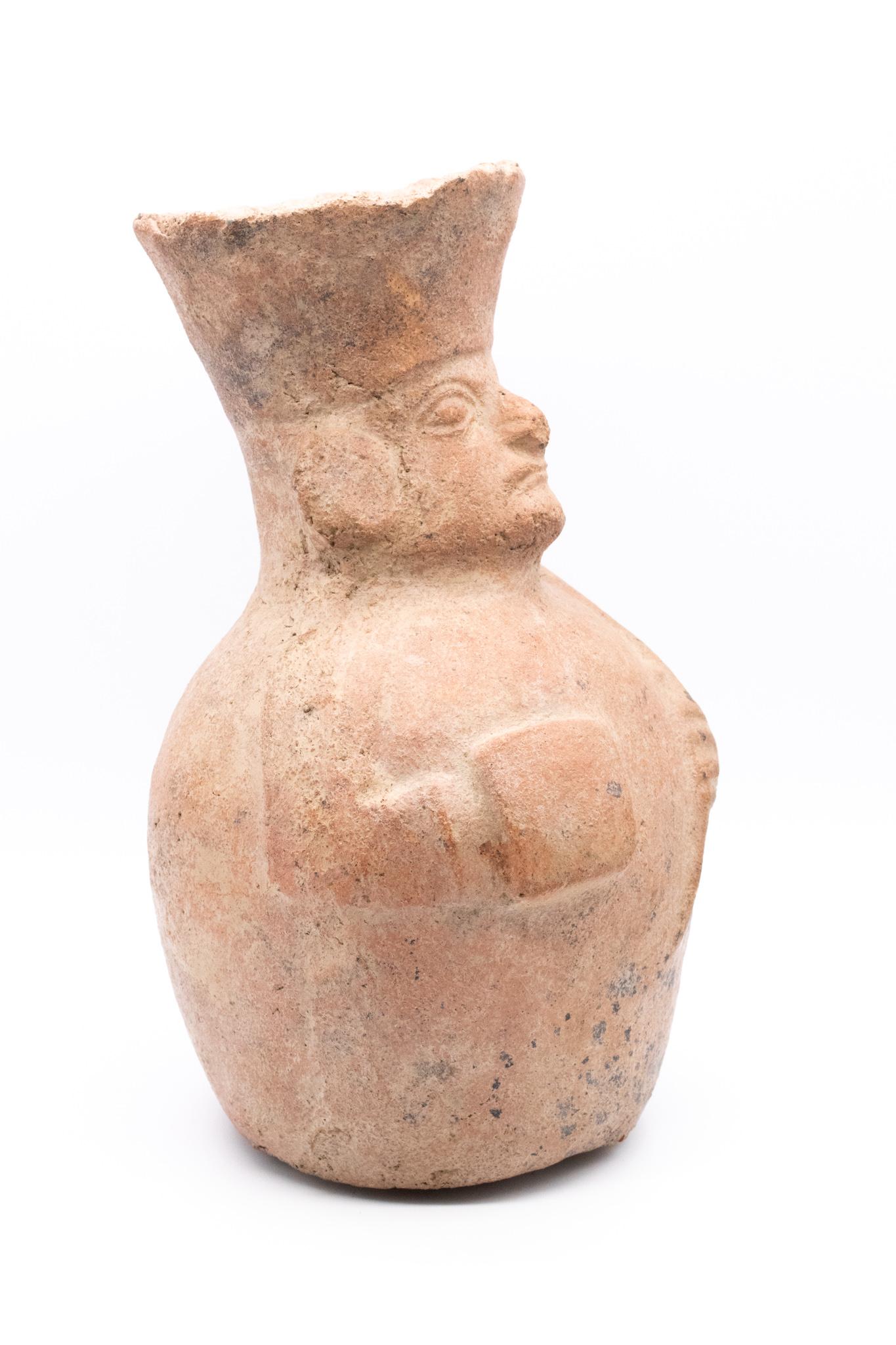 Peru Pre Inca 100-700 Ad Moche Pre Columbian Personified Vessel in Earthenware In Excellent Condition For Sale In Miami, FL
