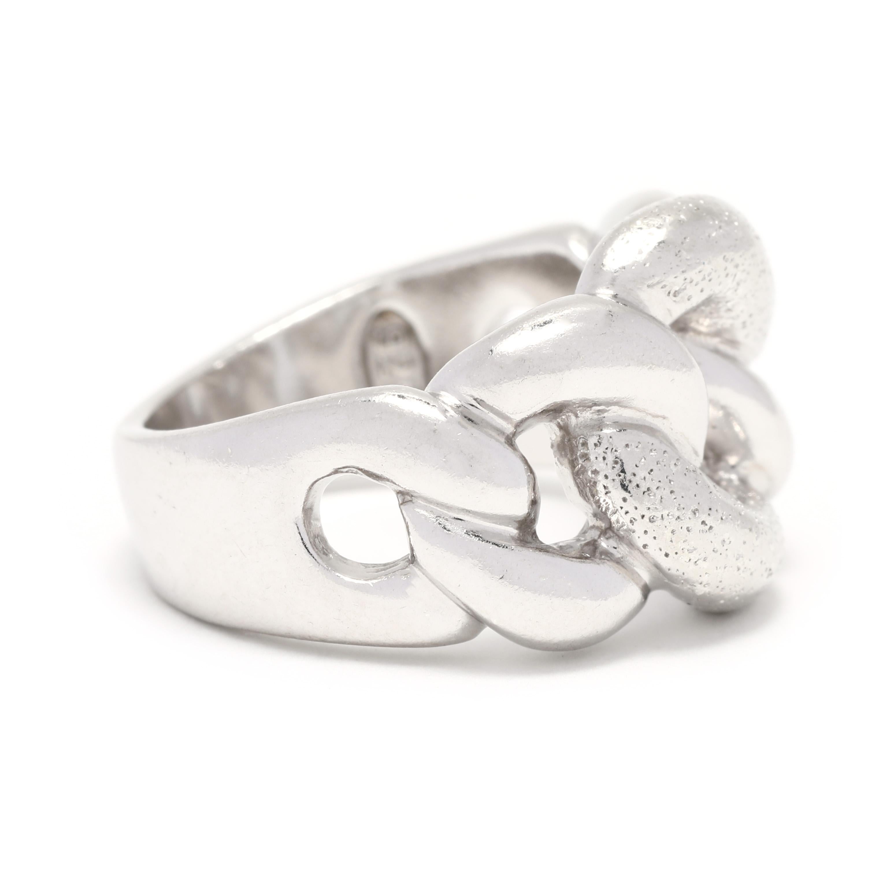 This Peru Tapered Chain Link Ring is a gorgeous, statement-making piece of jewelry. Crafted from sterling silver, this ring features a tapered chain link design to add a unique and modern twist to your look. This simple yet striking silver chain