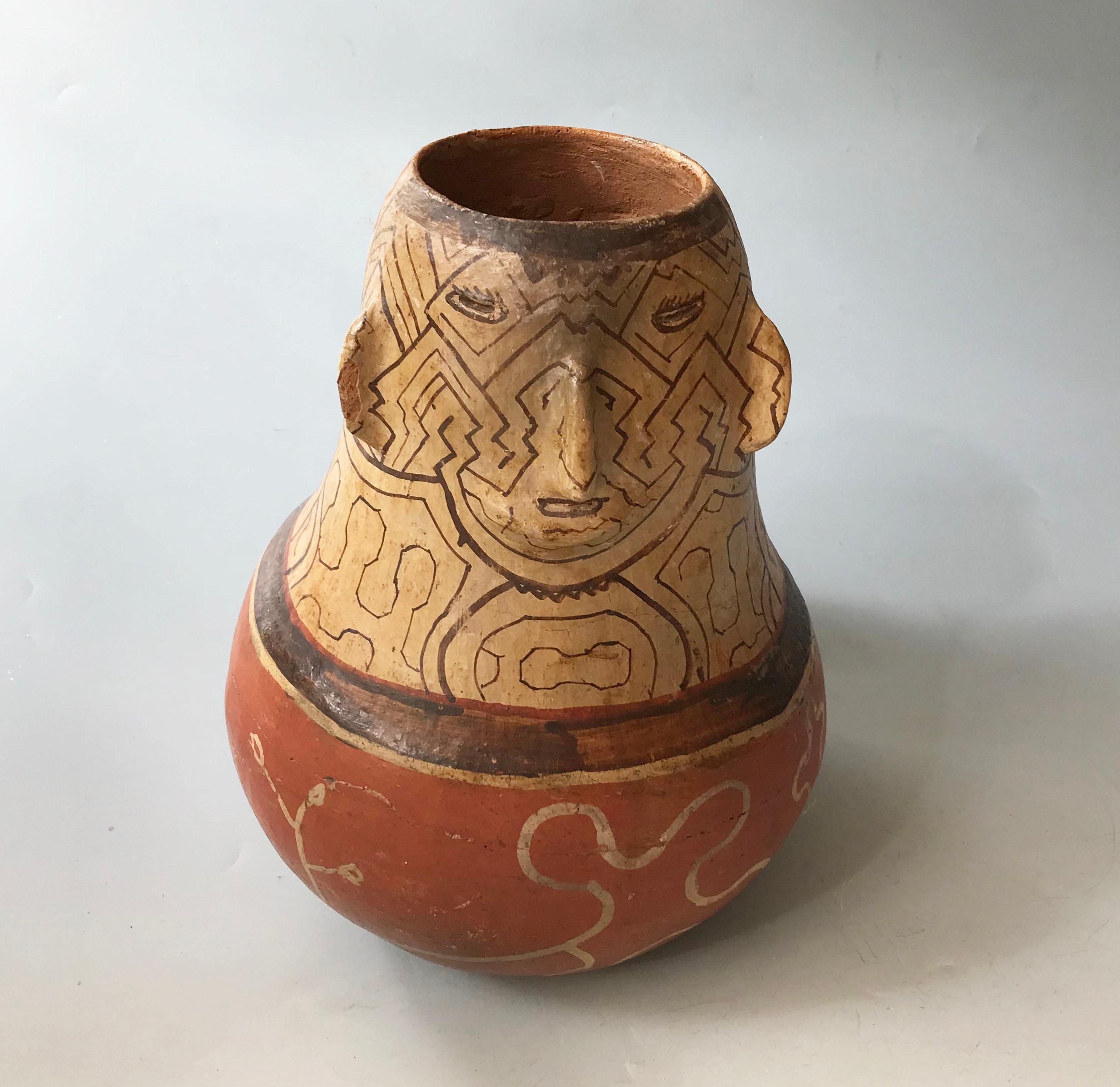 Peruanisches, feines, altes Shipibo-Keramikgefäß (Indonesisch) im Angebot
