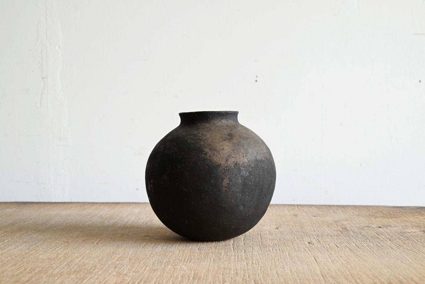 Fait main Petit vase péruvien ancien en faïence ronde/17e-19e siècle/Wabi-Sabi en vente
