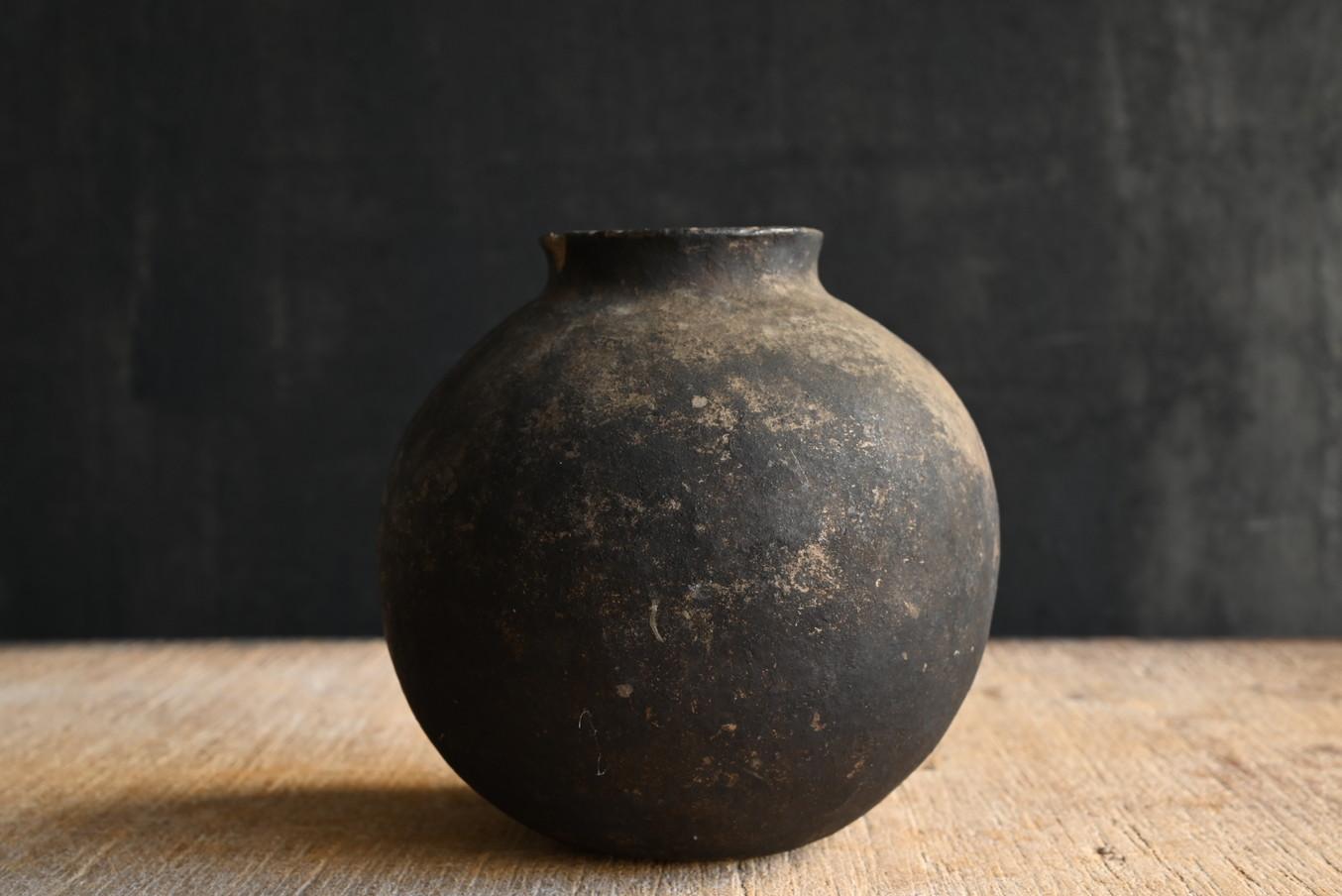 XVIIIe siècle et antérieur Petit vase péruvien ancien en faïence ronde/17e-19e siècle/Wabi-Sabi en vente