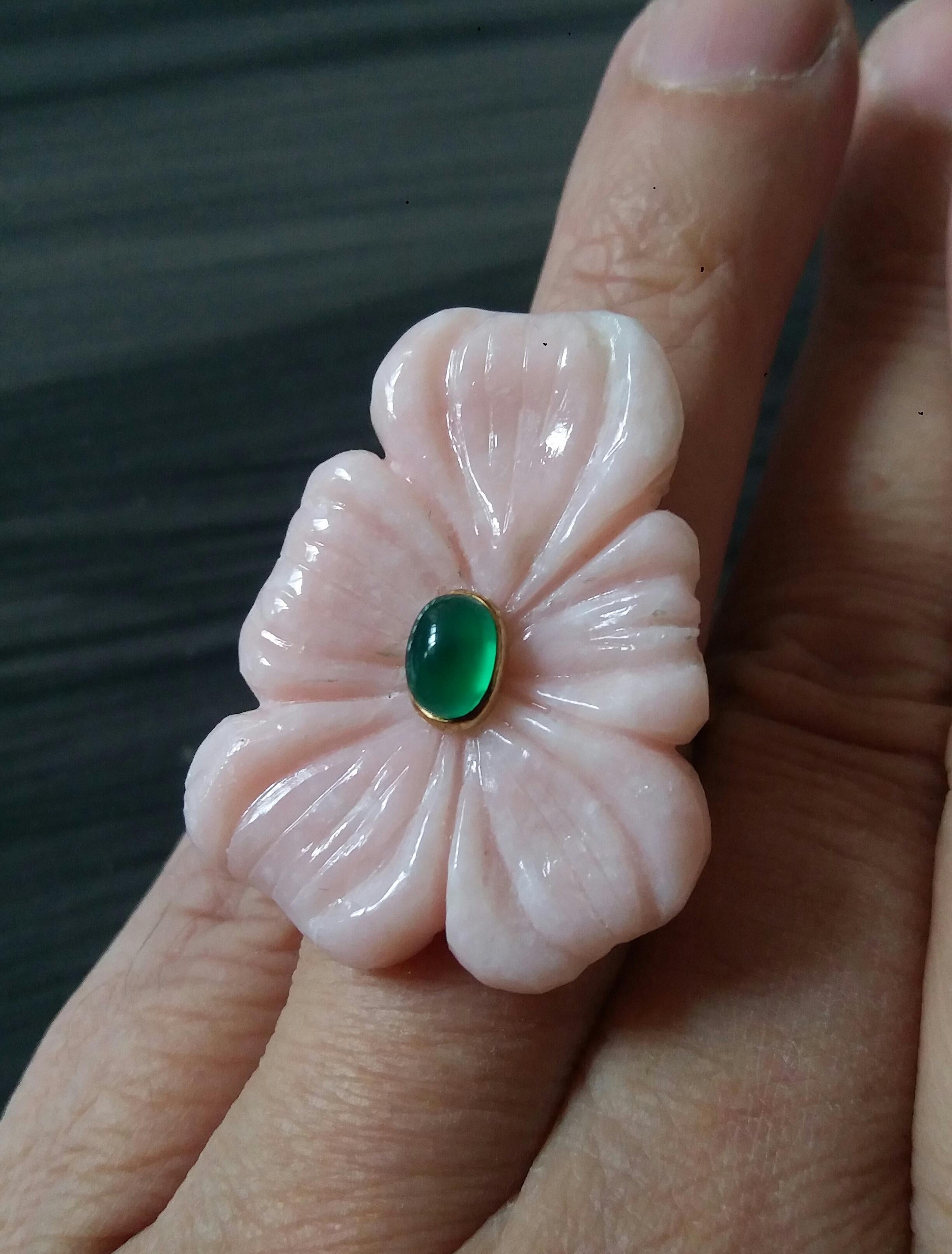 For Sale:  Peruvian Pink Opal Flower Oval Green Onyx Cabochon Solid 14K Gold Fashion Ring 8