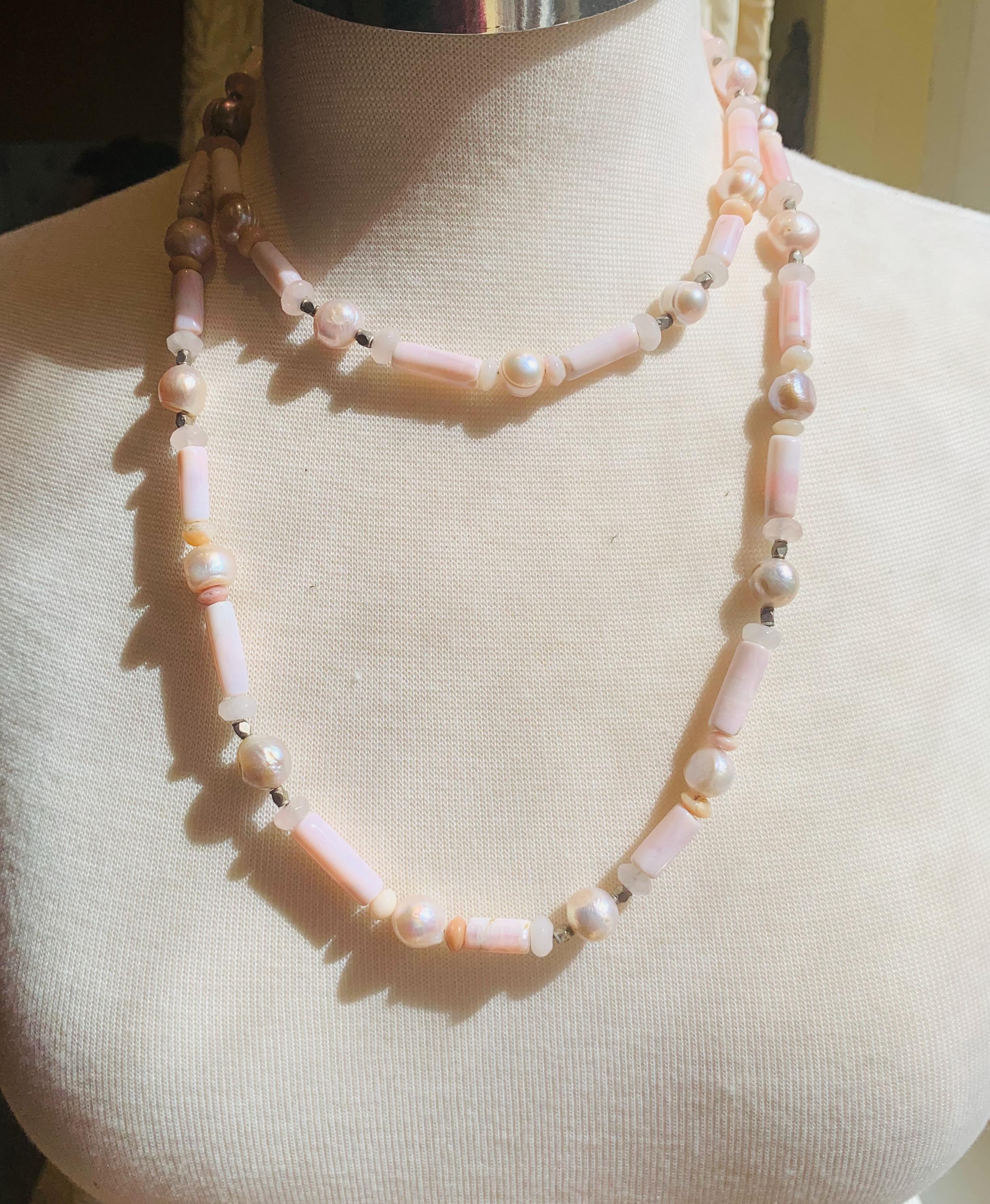  Collier de 42 pouces de long en opale rose péruvienne, quartz rose, perle baroque et argent sterling Neuf - En vente à New York, NY