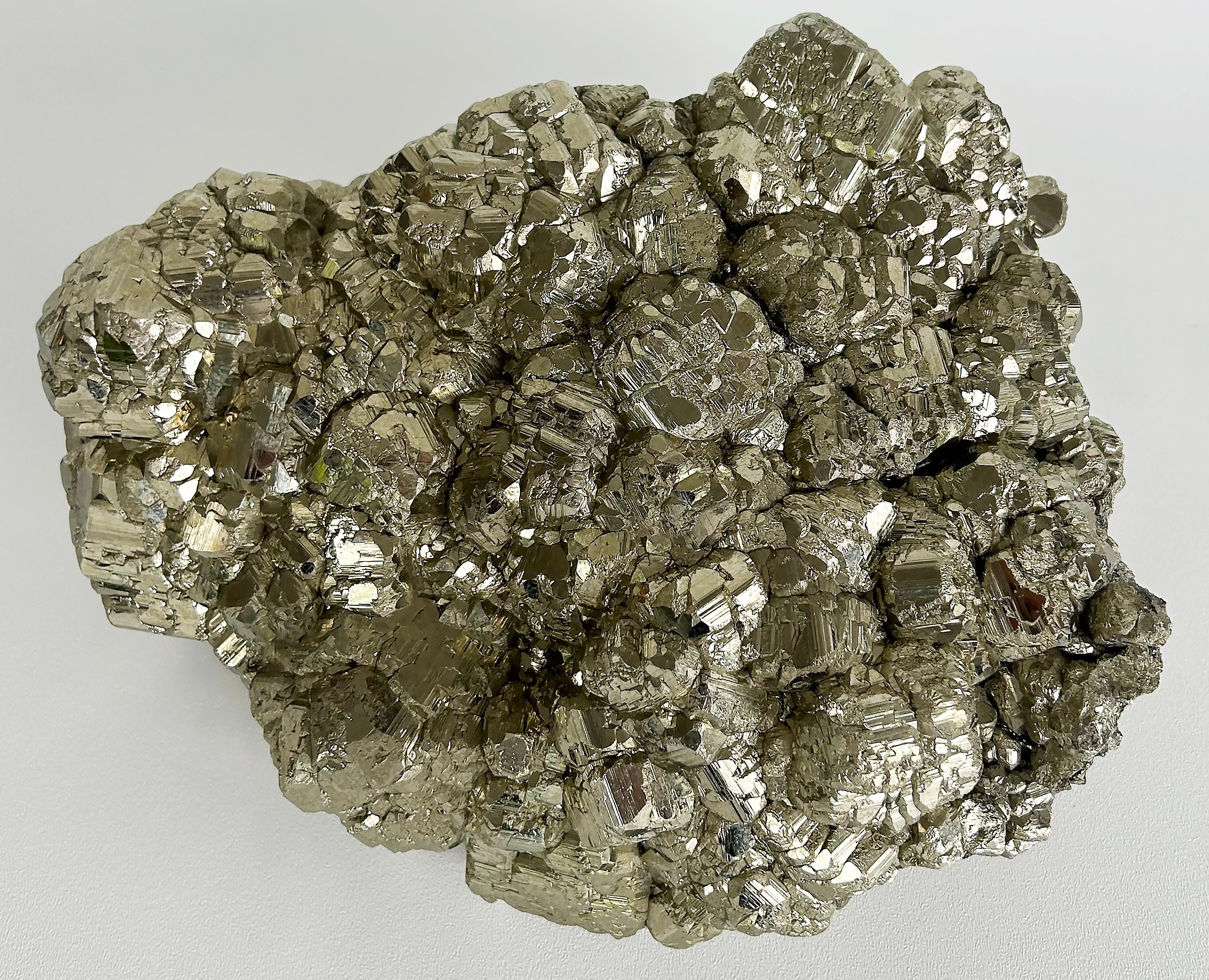 Péruvien Spécimen d'amas de pyrite péruvienne pesant 44 livres en vente