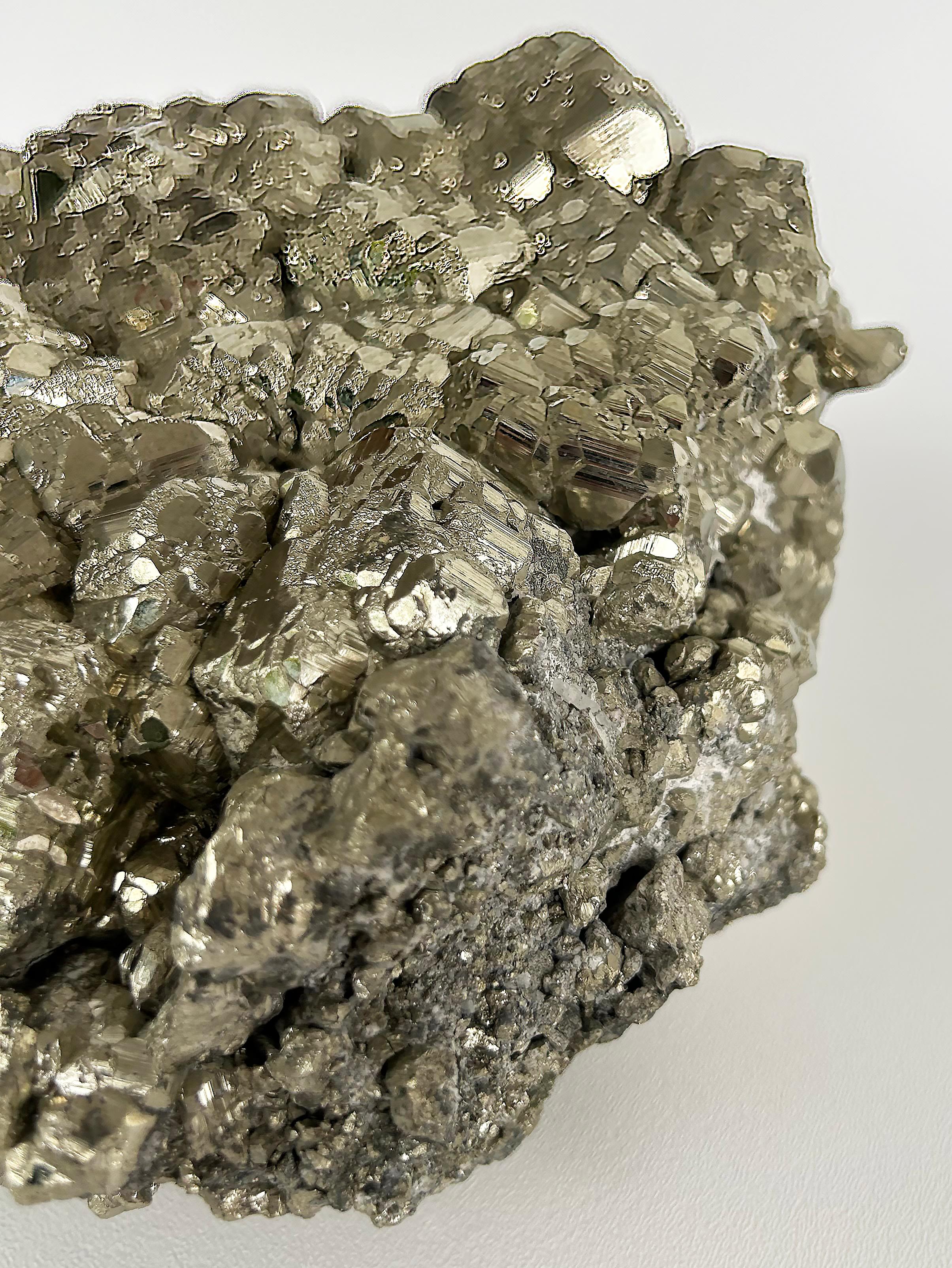 Pyrite Spécimen d'amas de pyrite péruvienne pesant 44 livres en vente