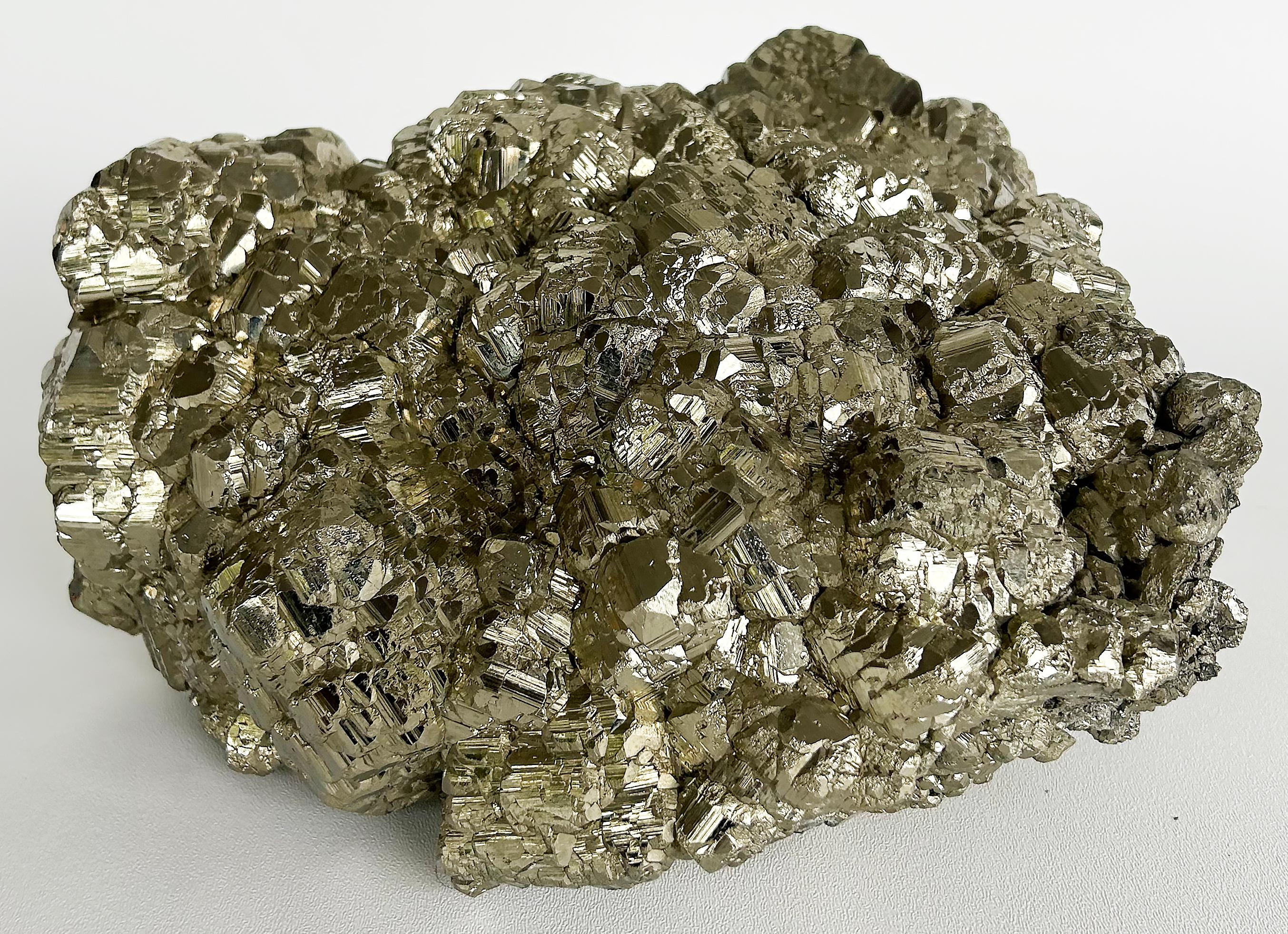 Spécimen d'amas de pyrite péruvienne pesant 44 livres en vente 1