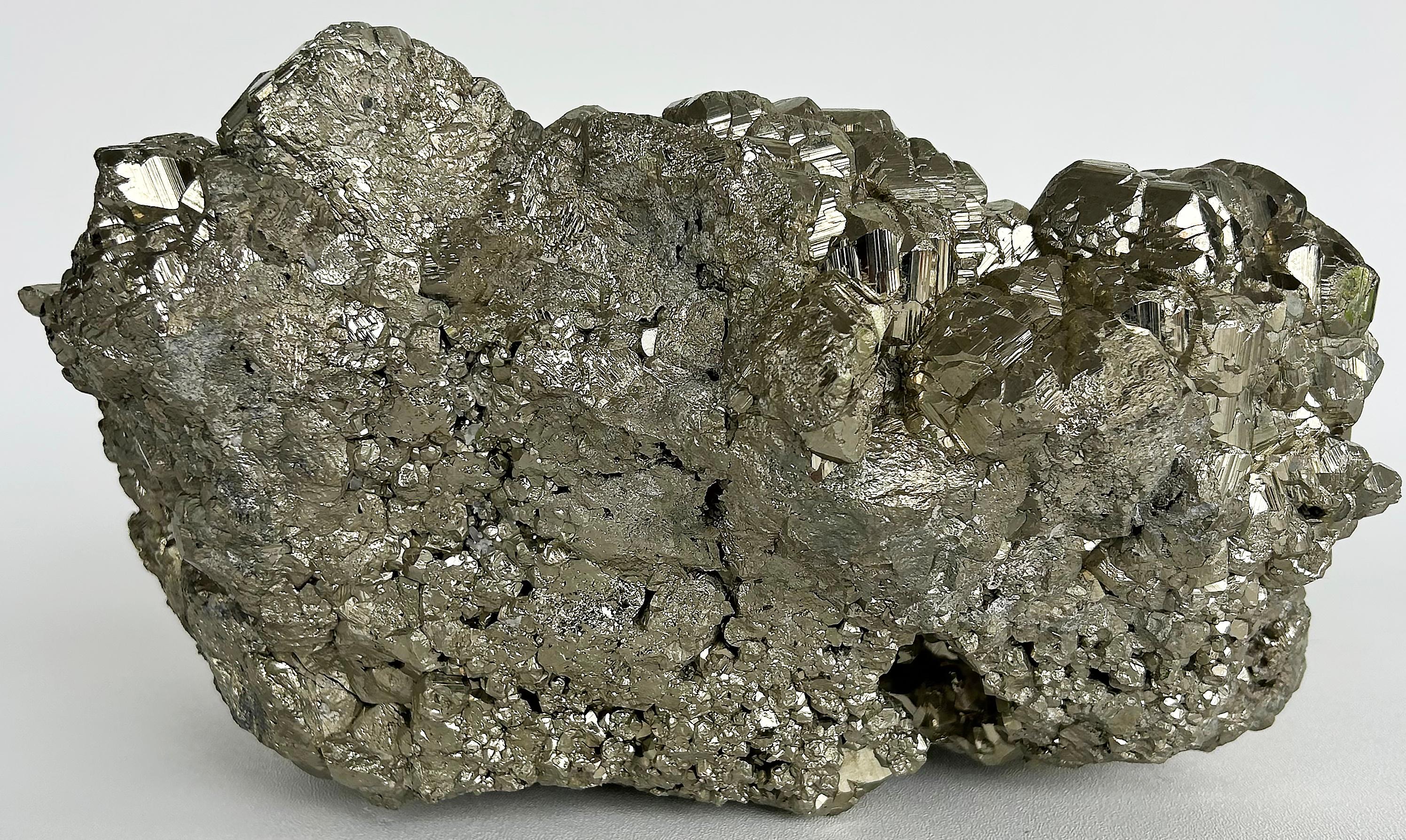 Spécimen d'amas de pyrite péruvienne pesant 44 livres en vente 2
