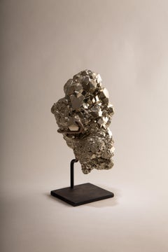 Peruanische Pyritstufe mit kubischen Kristallen, Display montiert