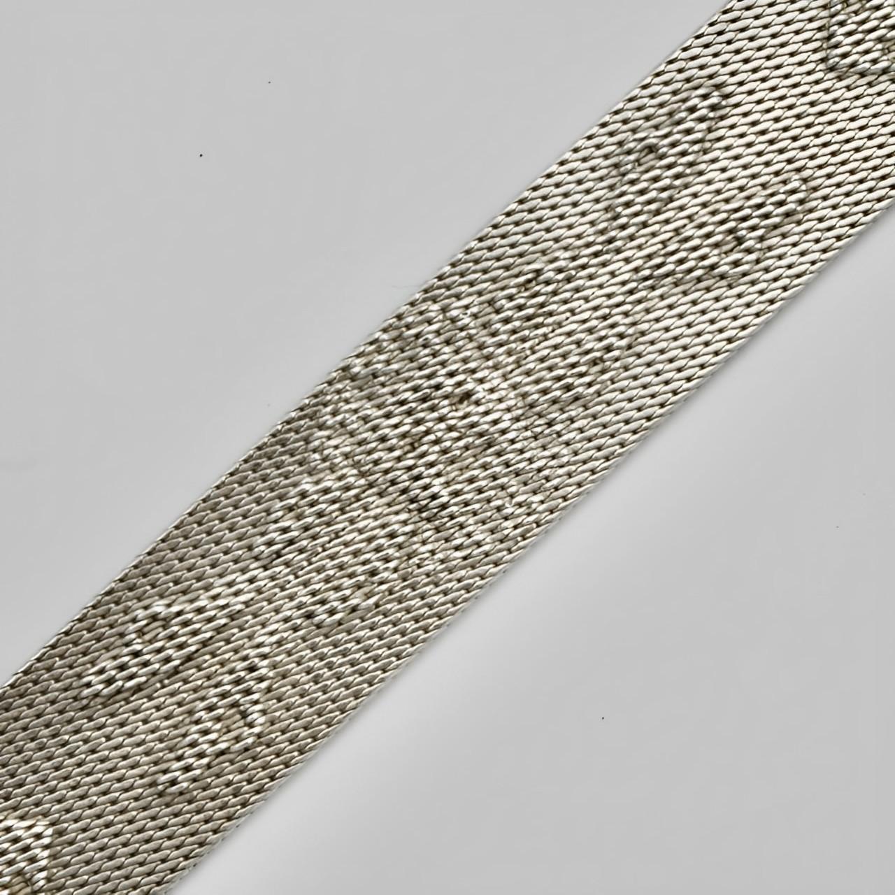 Wunderschönes peruanisches Gliederarmband aus Sterlingsilber mit klassischen peruanischen Reliefbildern. Messende Länge ungefähr 18,5 cm / 7,28 Zoll durch Breite 1,9 cm / .75 Zoll. Das Armband ist in sehr gutem Zustand. An einer Kante befindet sich