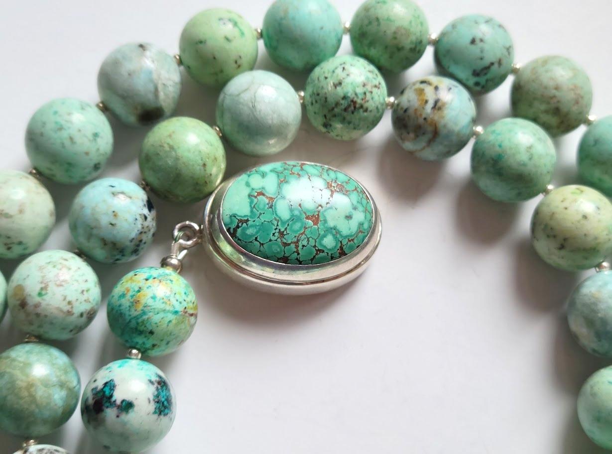 Perle Long collier péruvien avec fermoir en turquoise en vente