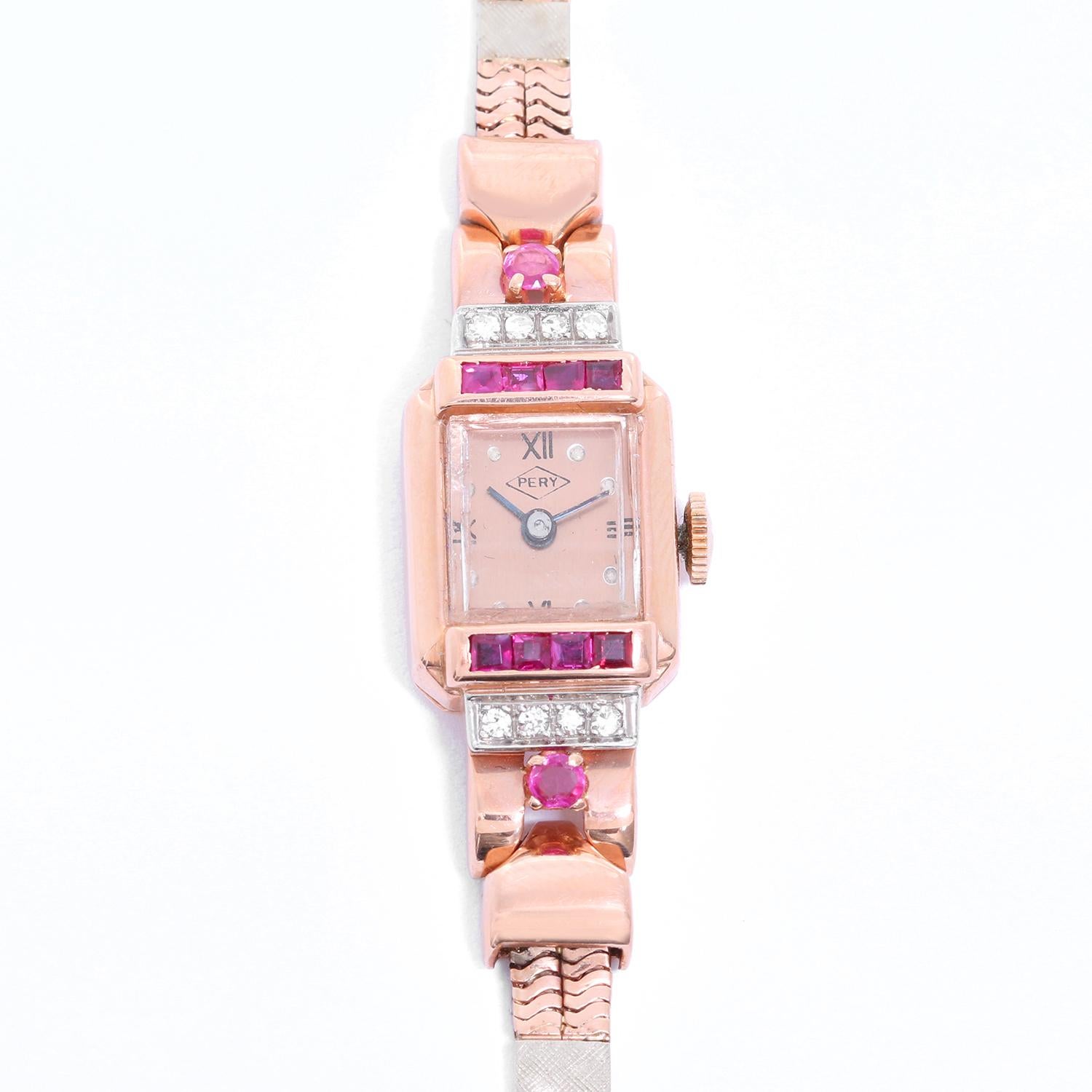Art déco Montre-bracelet manuelle vintage Pery pour femme en or rose, diamants et rubis en vente