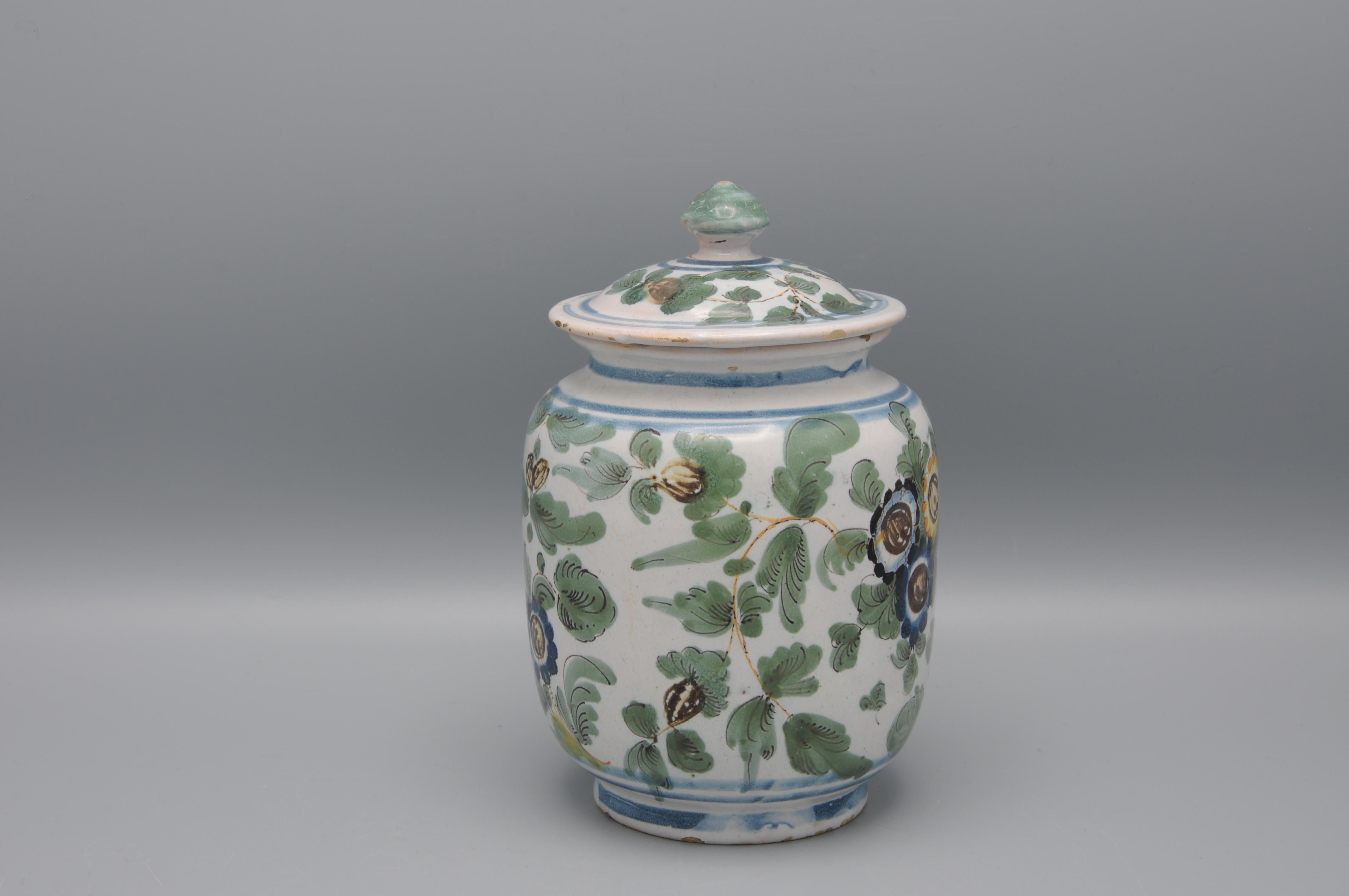 18th Century Pesaro - Albarello and cover - decor 'al tacchiolo', 18th century For Sale