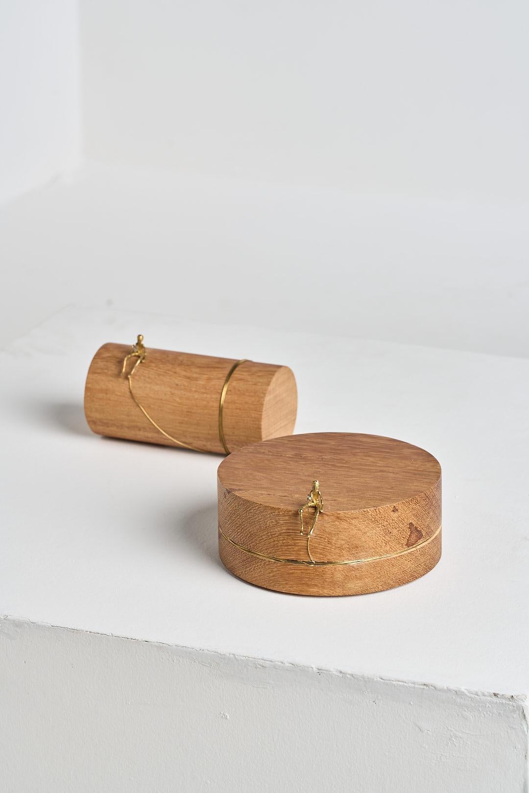 Pescador-Serie, Fischer-Tisch-Skulptur, Holzausgabe (Set von 2) (Minimalistisch) im Angebot