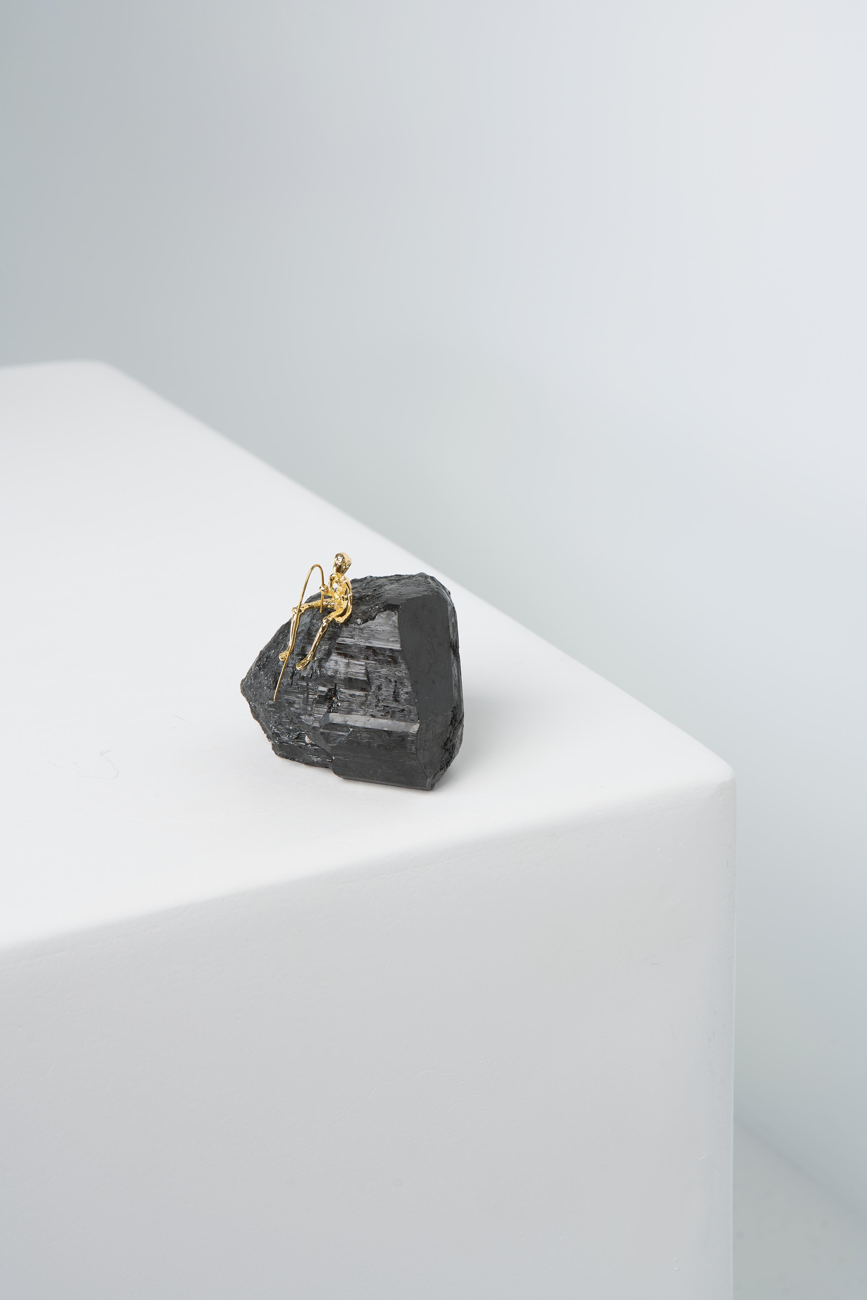 Minimaliste Série Pescador N877 sculpture de table de pêcheur en turmaline noire en vente