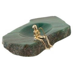 Pescador-Serie, N886 Juwelenhalter, Fischer-Tisch-Skulptur aus grünem Turmalin