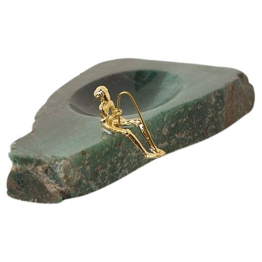 Pescador-Serie, N887 Juwelenhalter, Fischer-Tisch-Skulptur aus grünem Turmalin