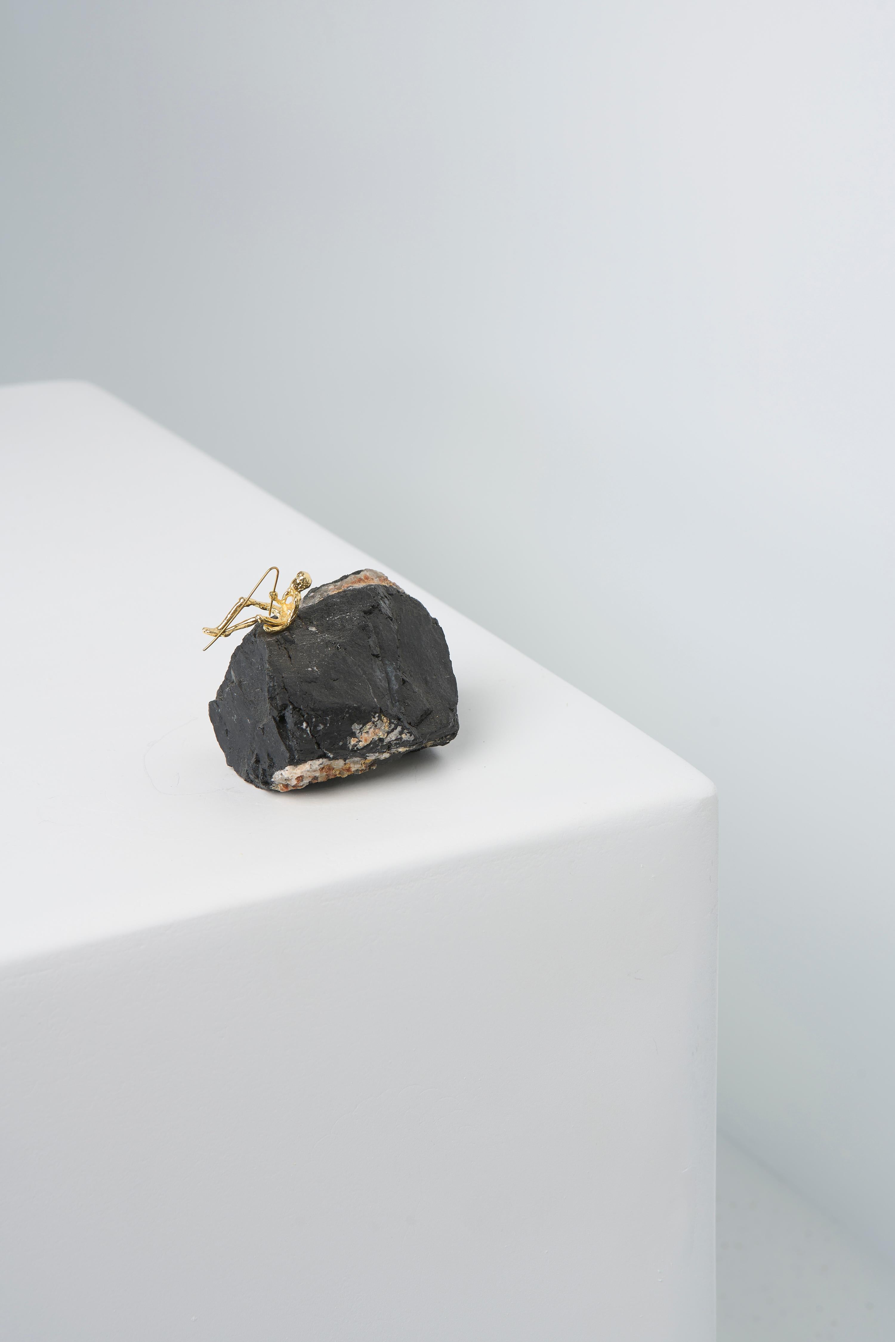 Minimaliste Série Pescador N924 sculpture de table pêcheur de Granada en turmaline noire en vente