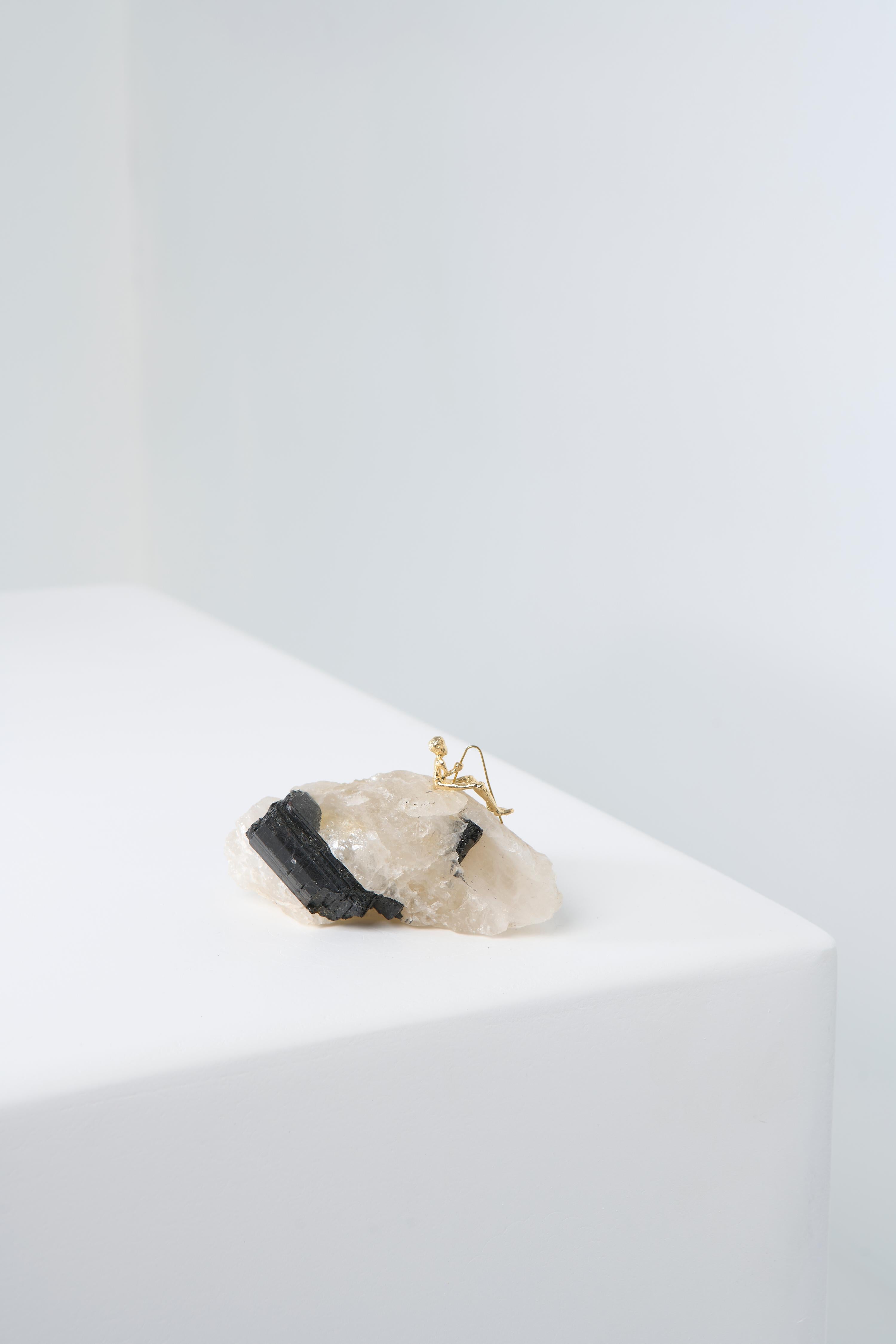 Minimaliste Série Pescador, N939 Tourmaline noire en quartz Sculpture de table Pêcheur en vente