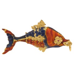 Emaillierter, gegliederter Fischanhänger aus Gelbgold 1960