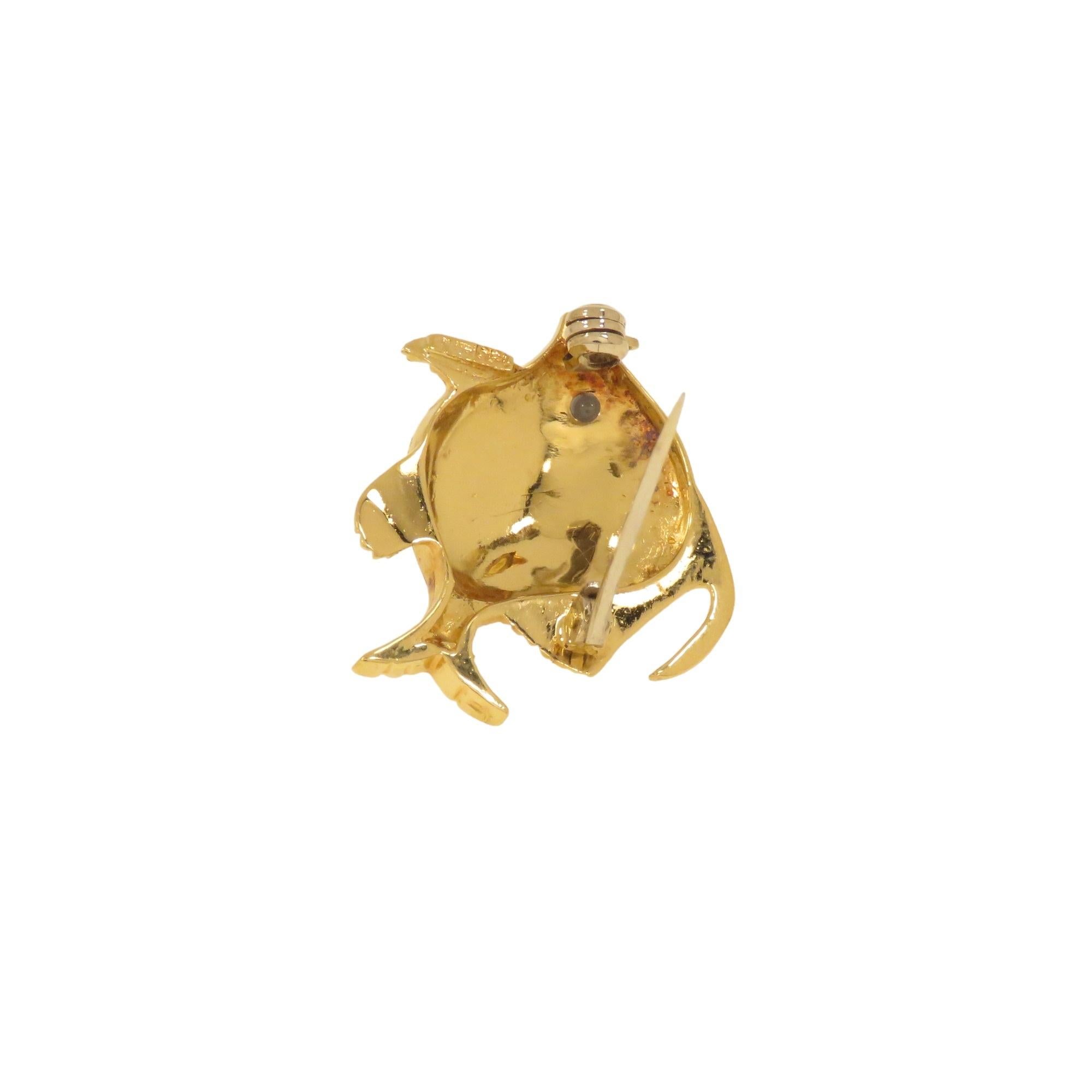 Ball Cut Enameled fish brooch in yellow gold 1960s For Sale