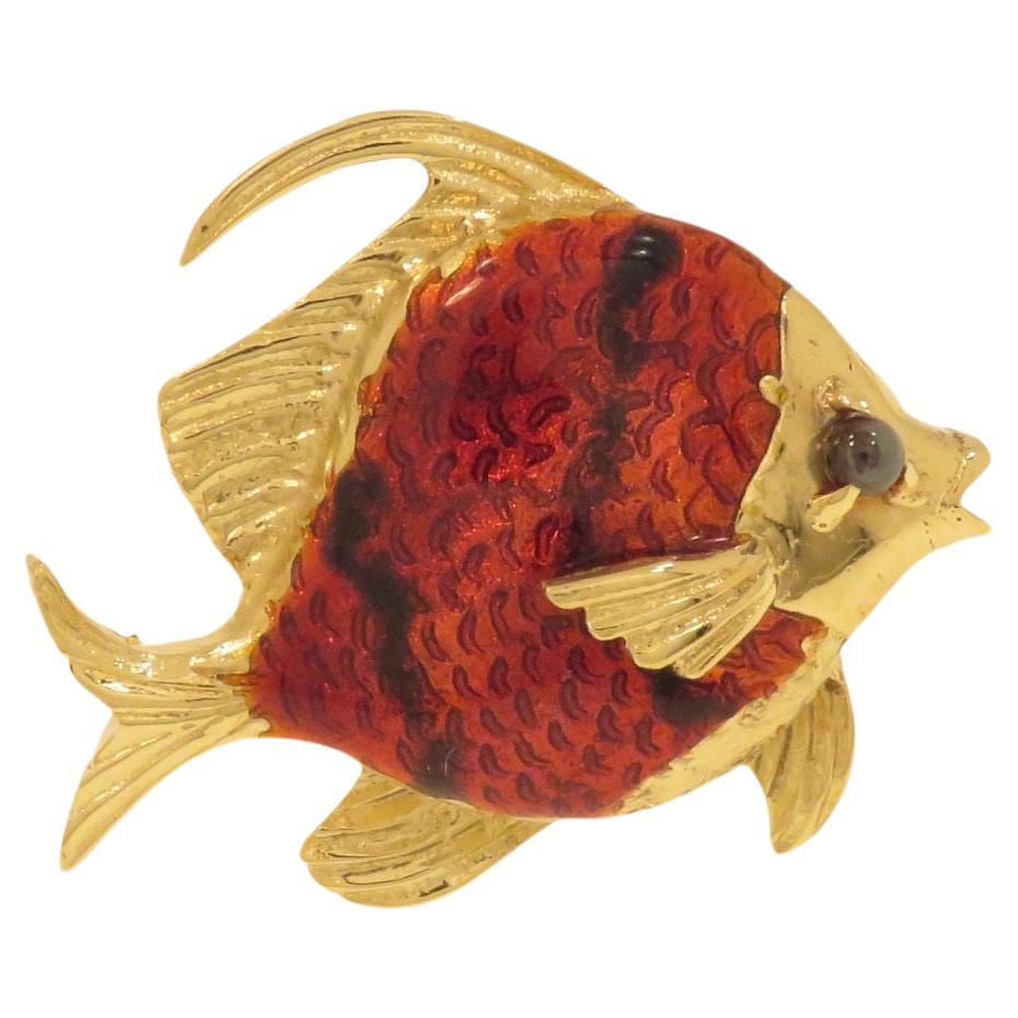 Enameled fish brooch in yellow gold 1960s For Sale