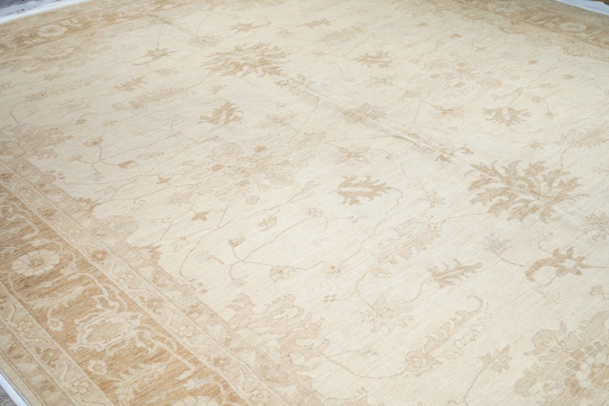 Peshawar-Teppich 11'2'' x 12'7'' (21. Jahrhundert und zeitgenössisch) im Angebot