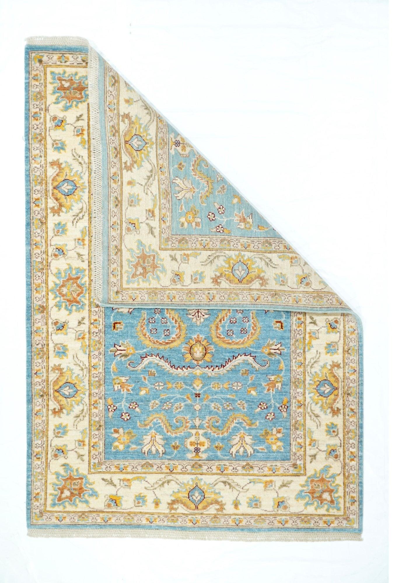 Peshawar Teppich 3'4'' x 4'10''. Nach dem Zweiten Weltkrieg in der pakistanischen Stadt Peschawar gewebte Streuartikel und größere Stücke im persischen kurvilinearen Stil. Mittlere Webart, trockener und fester Flor; Medaillon-, Zentral- und