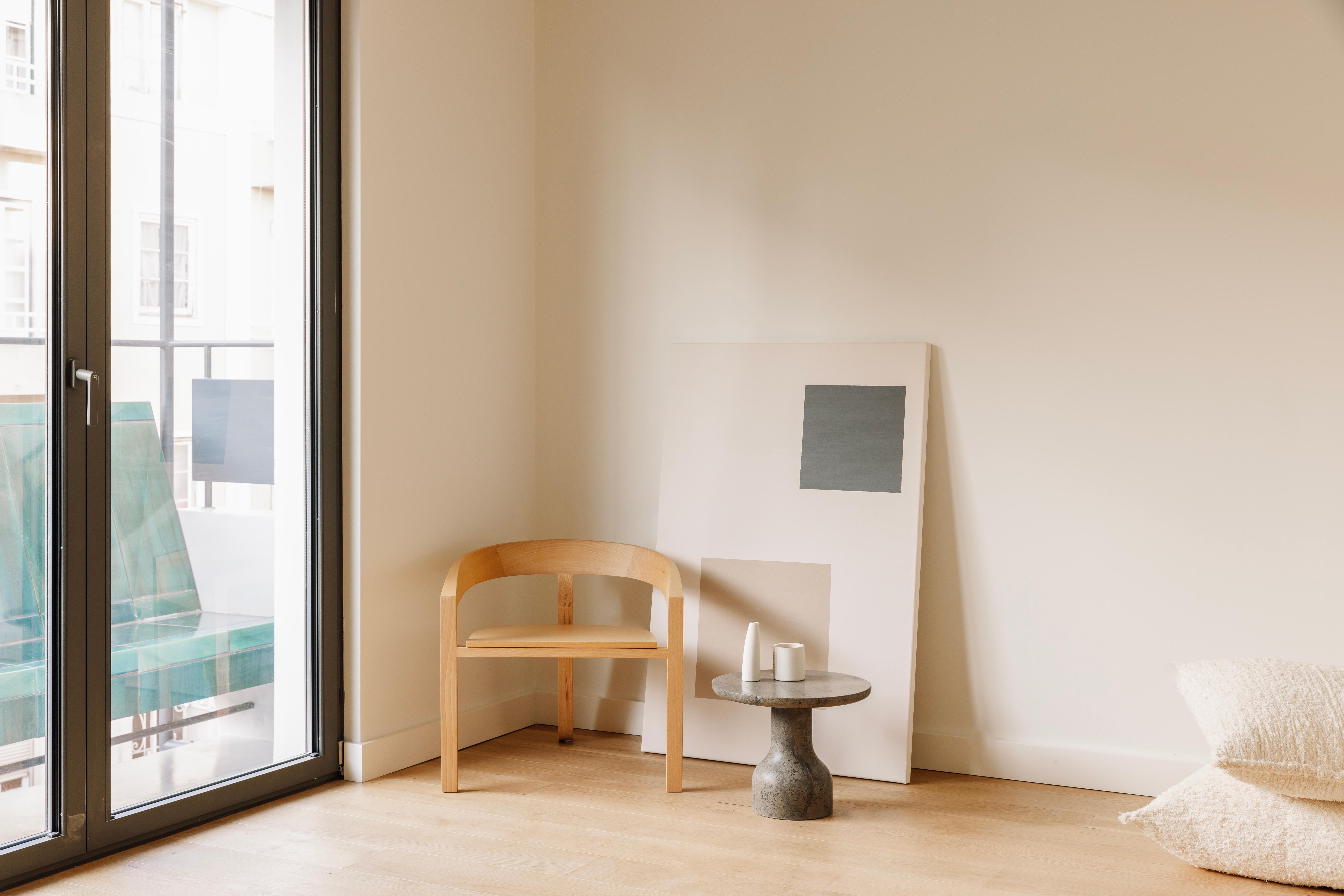 PESO- Tavolino rotondo minimalista in pietra calcarea, medio in vendita 1