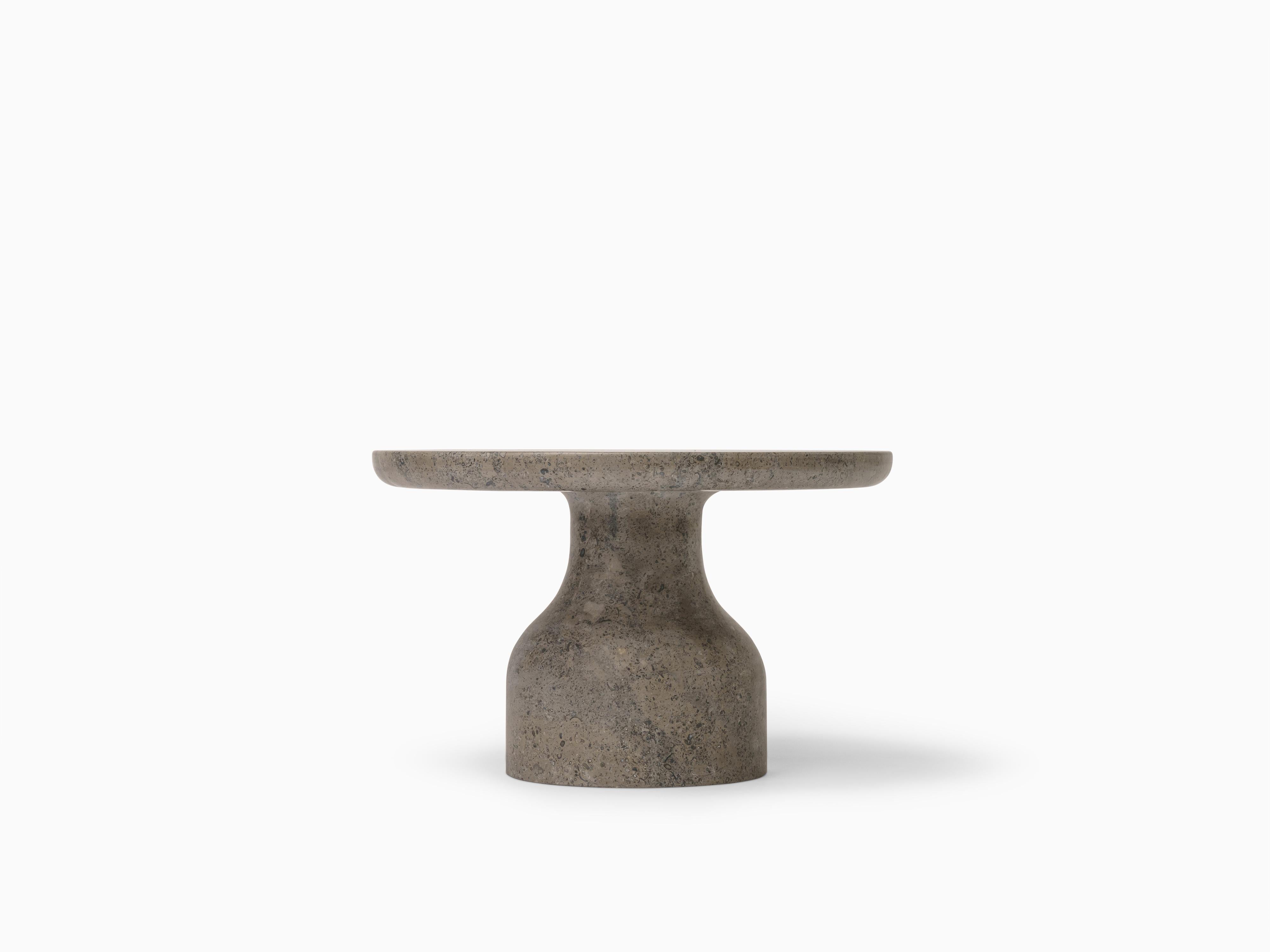 Moderne PESO- Table d'appoint ronde minimaliste en pierre calcaire, petite en vente