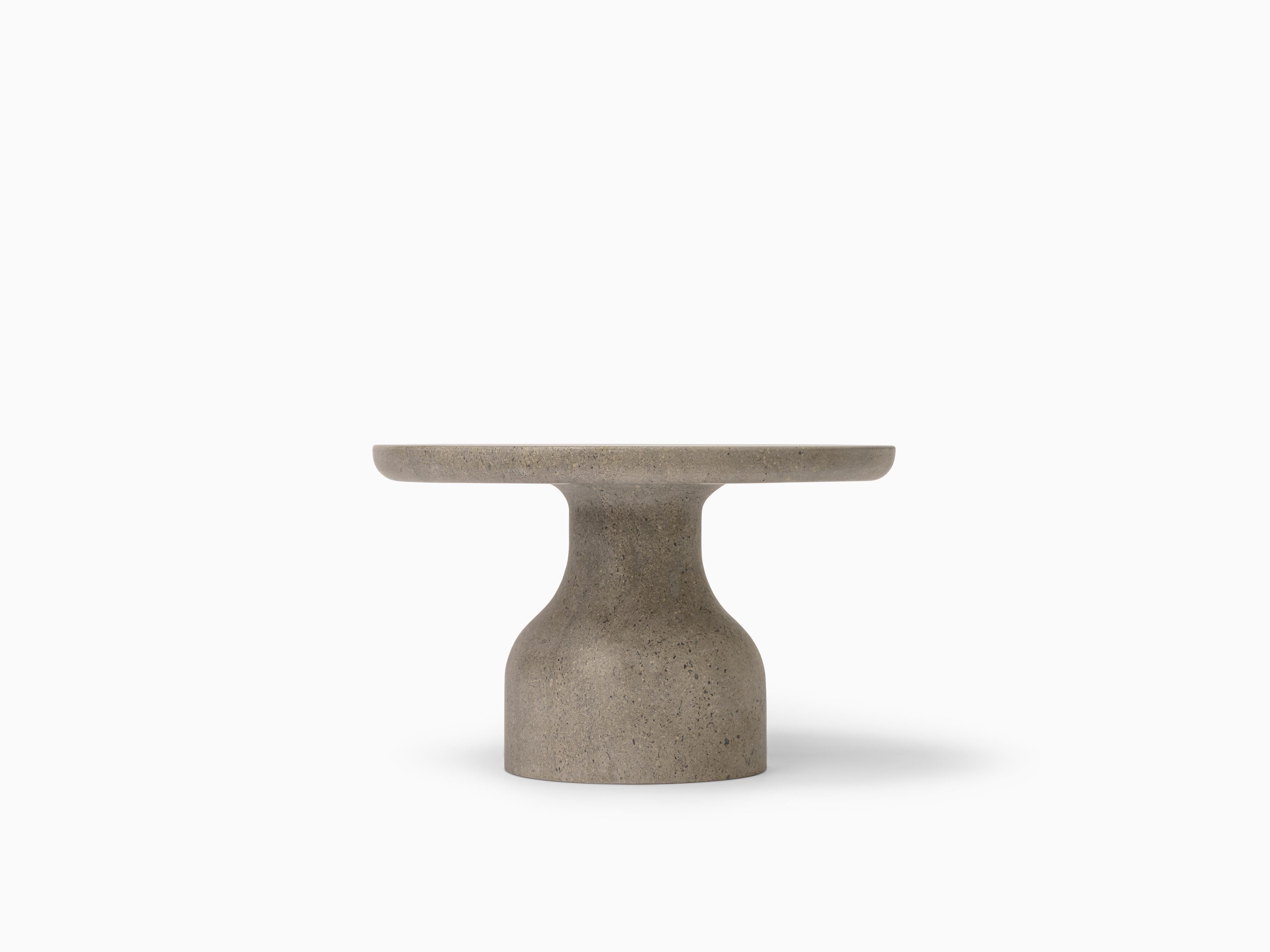 PESO- Mesa auxiliar redonda minimalista de piedra caliza, pequeña Moderno en venta