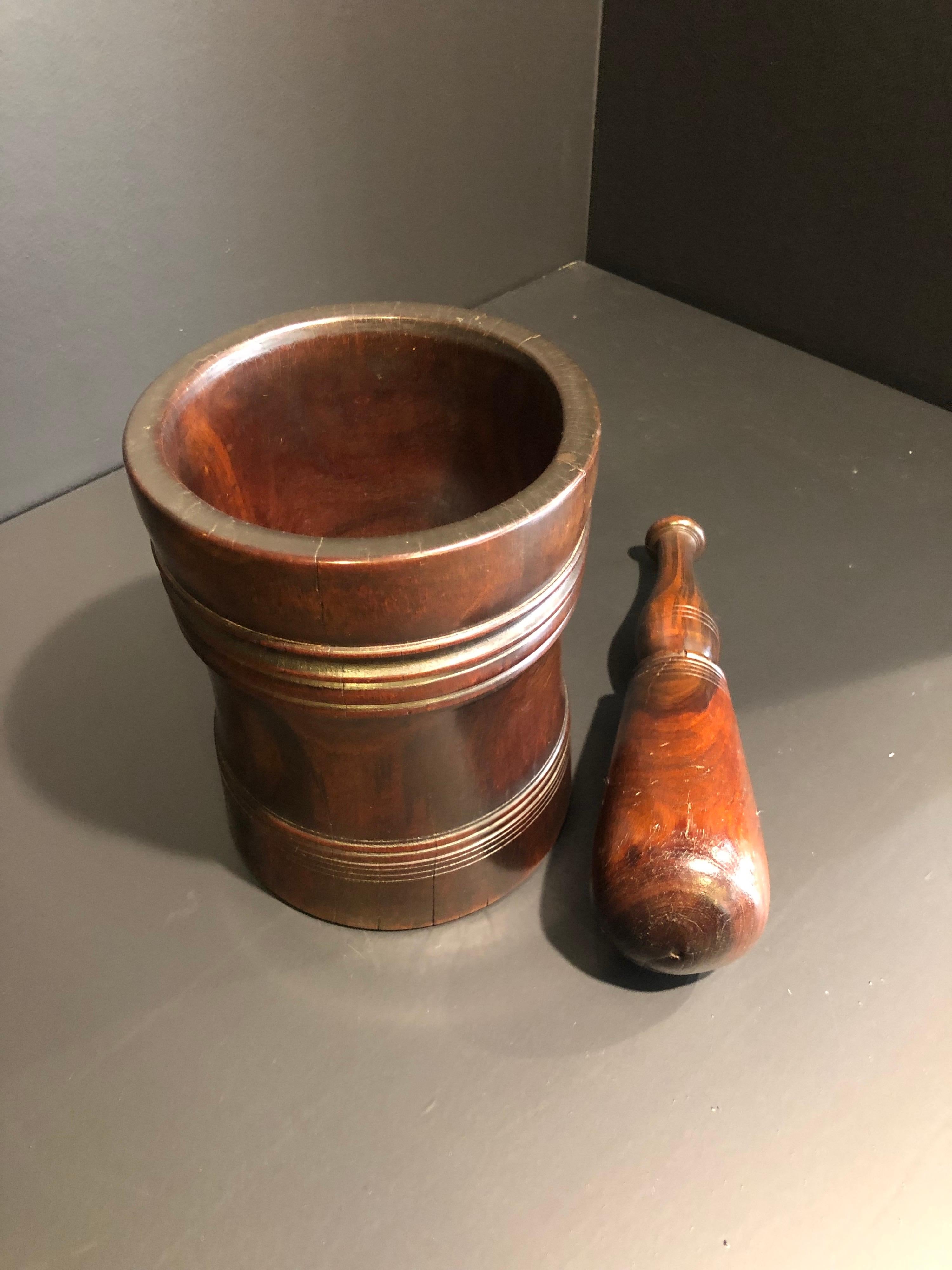 18th century lignum vitae Pestle and Mortar In Good Condition For Sale In Herzele, BE