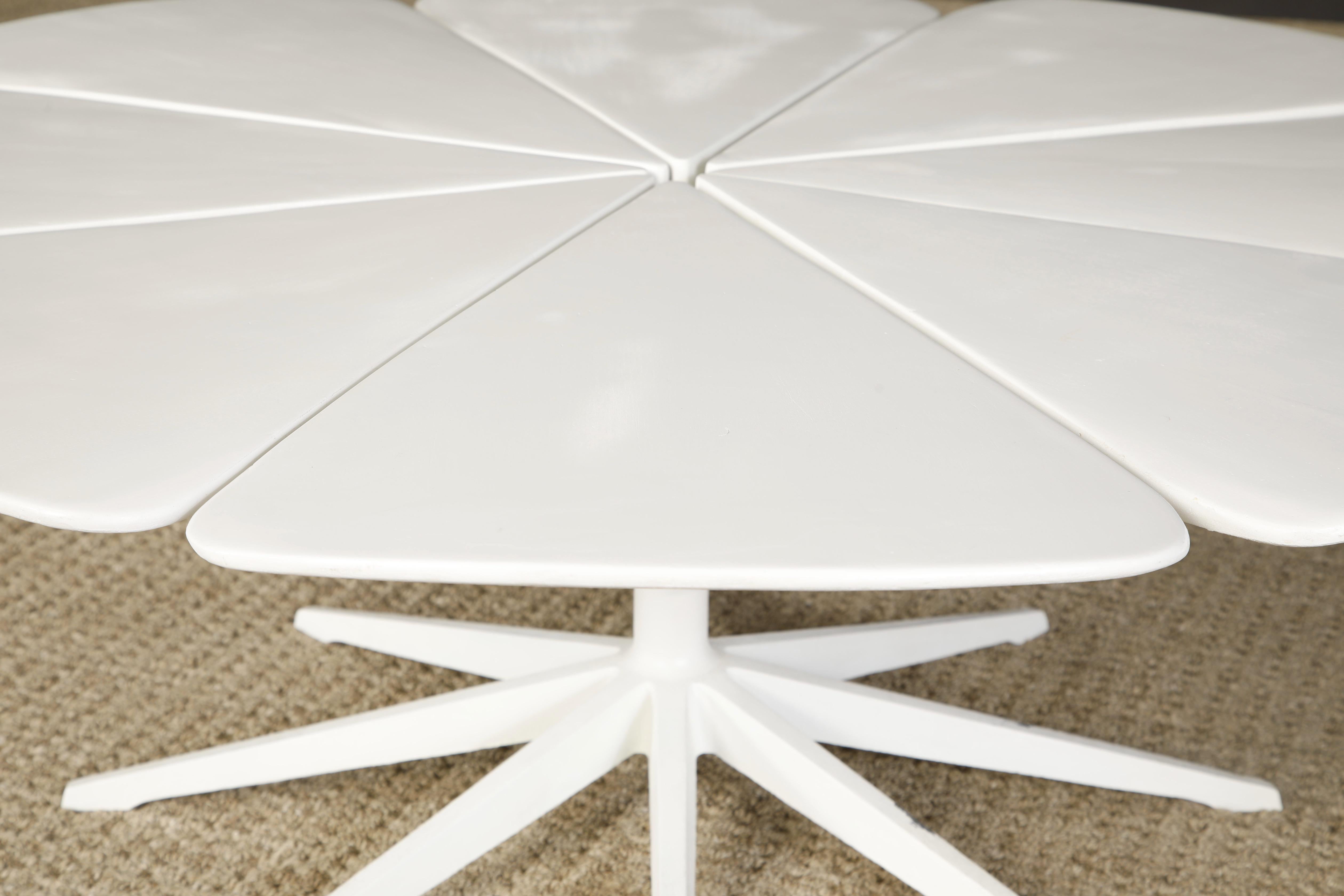 'Petal' Coffee Table by Richard Schultz for Knoll International, 1960 For Sale 3
