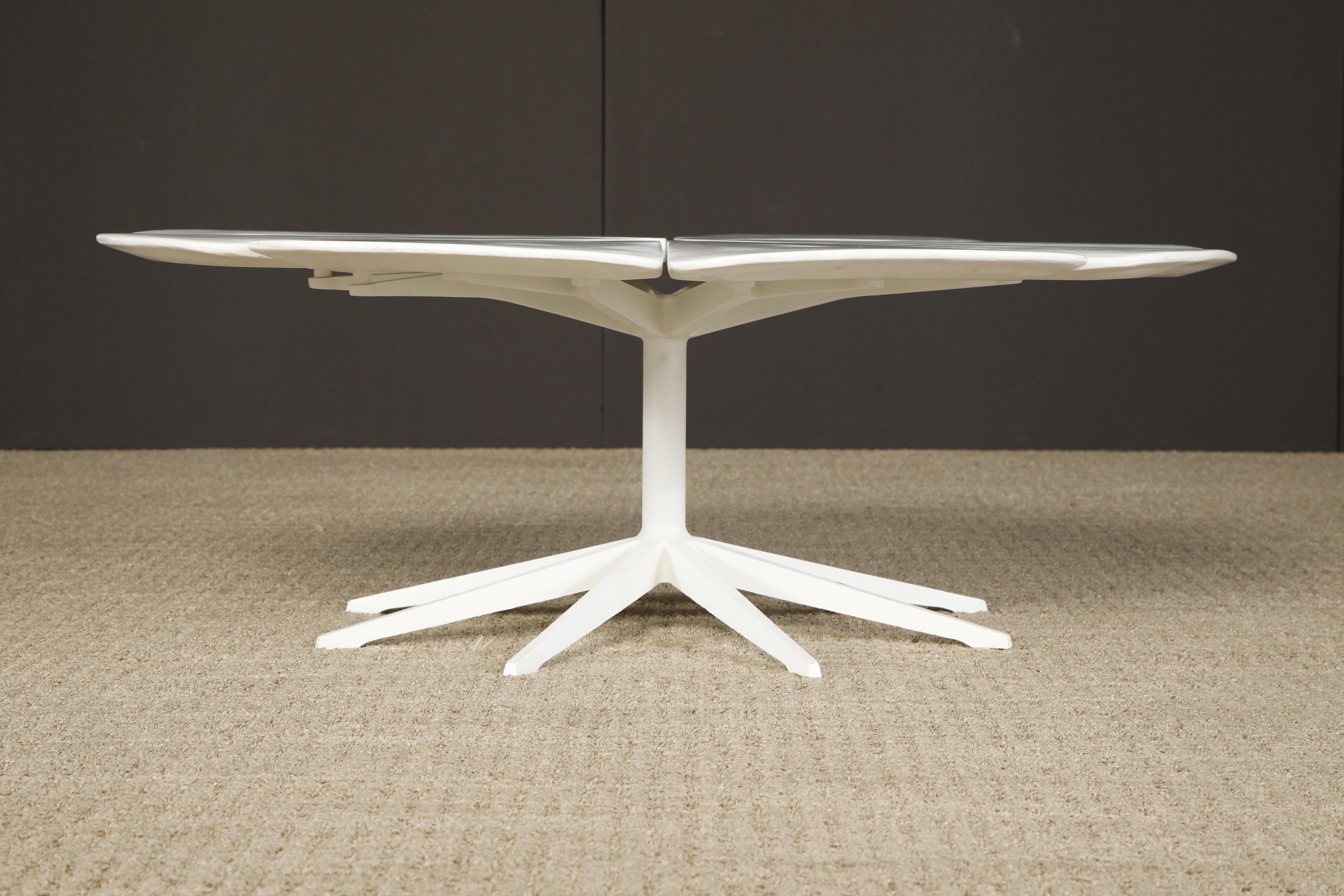 Painted 'Petal' Coffee Table by Richard Schultz for Knoll International, 1960 For Sale