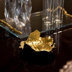 Pétalo - Cuenco escultórico de latón con acabado dorado