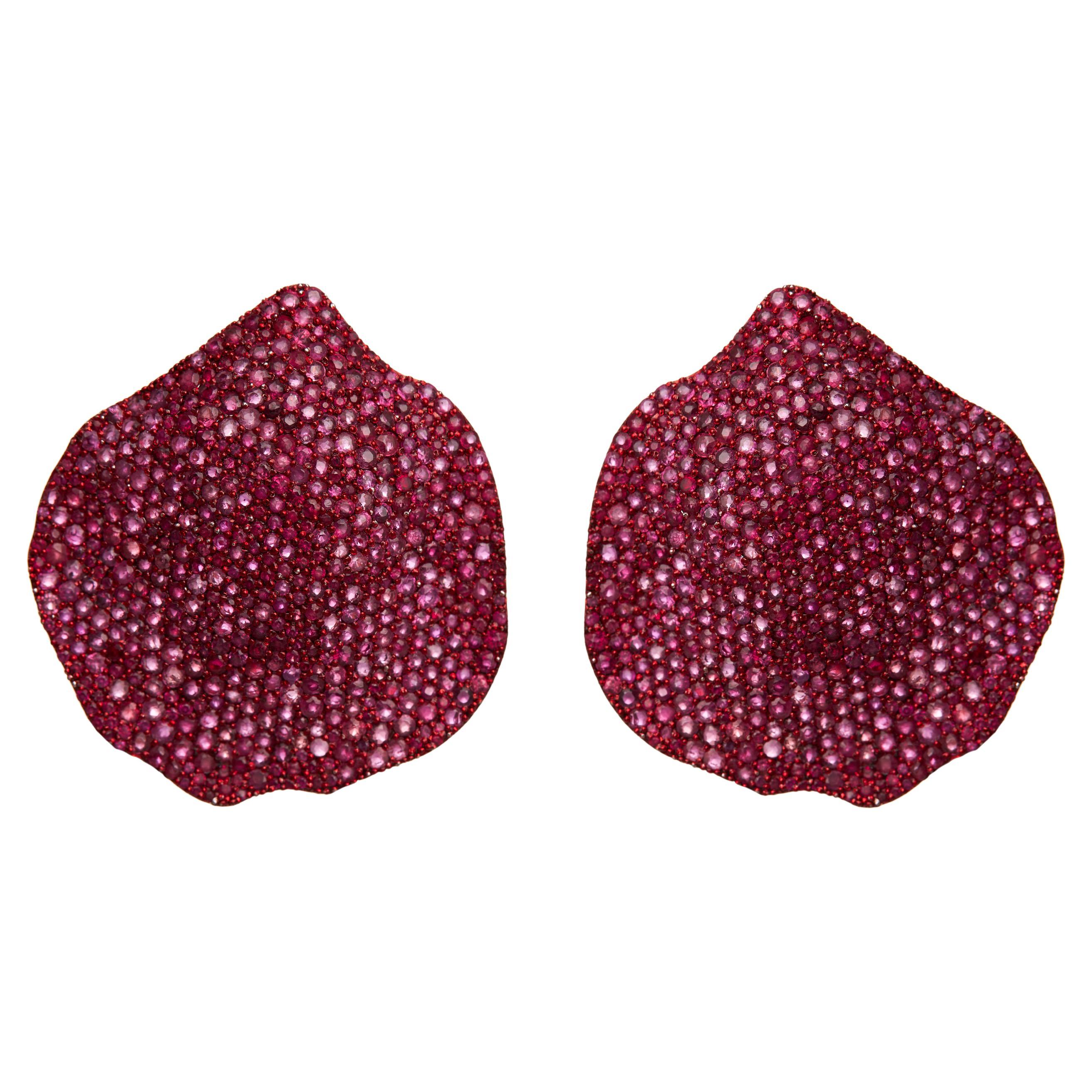 Pétalos de oro de 14 quilates, plata y rubí