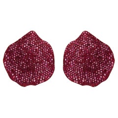Pétalos de oro de 14 quilates, plata y rubí