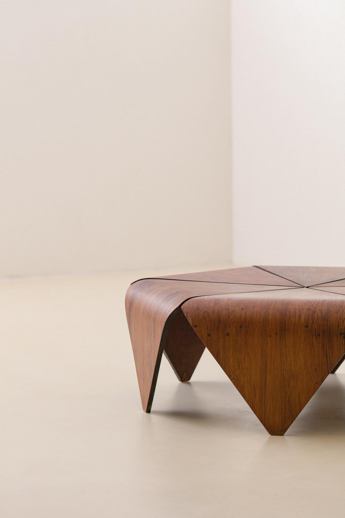 Petalas Coffee Table in Rosewood, Jorge Zalszupin, Brazilian Midcentury, C. 1959 In Good Condition In New York, NY