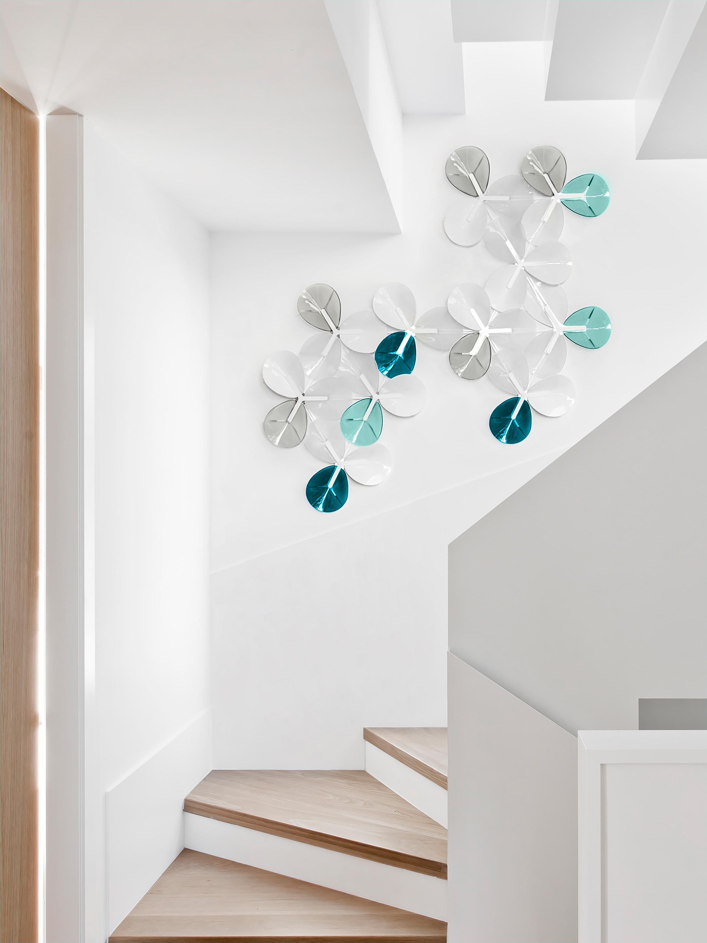 Organique PETALO Appliques murales en mosaïque de verre bleu faites à la main à Barcelone en vente