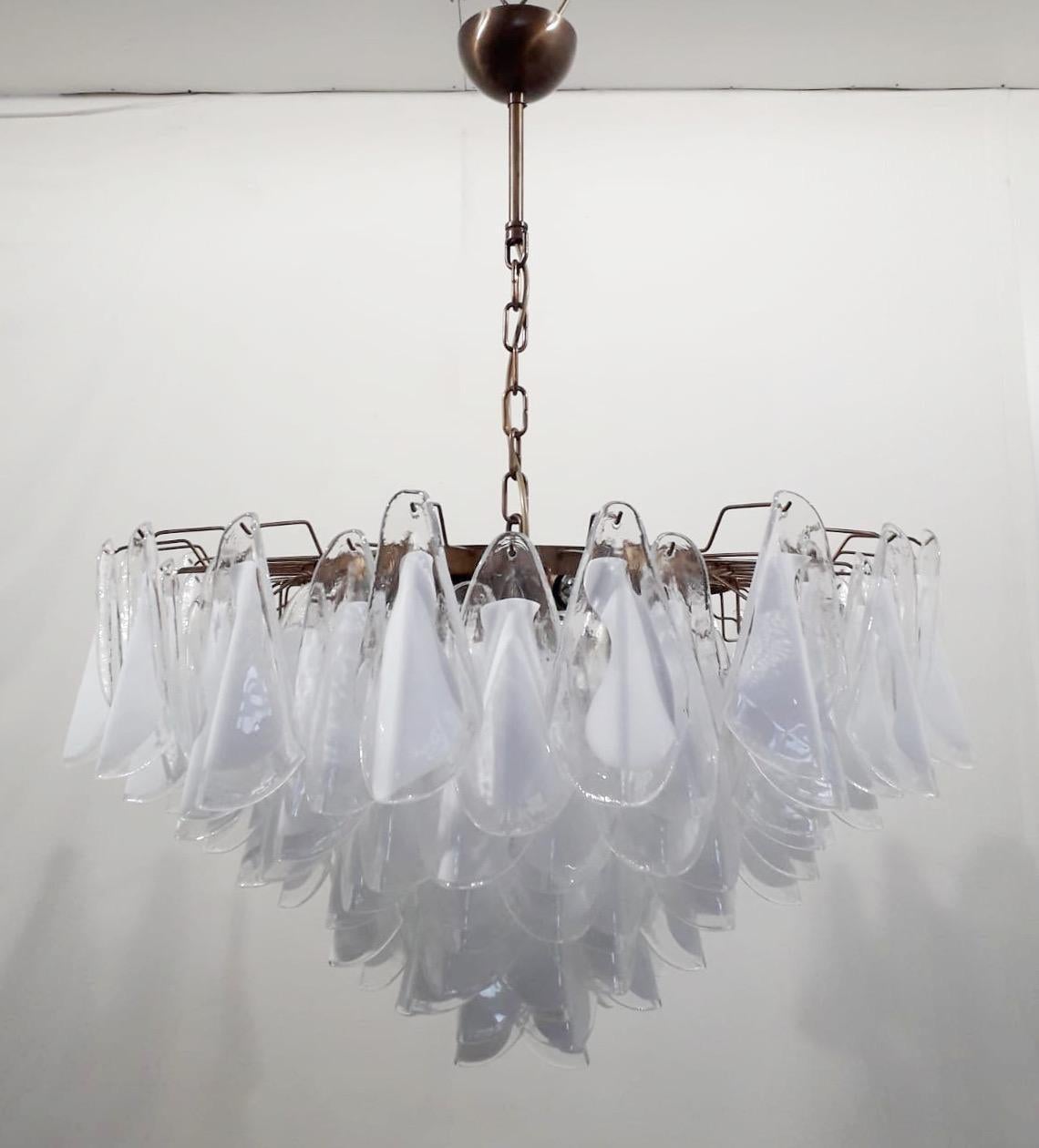 Mid-Century moderno Lampadario Petali di Fabio Ltd in vendita