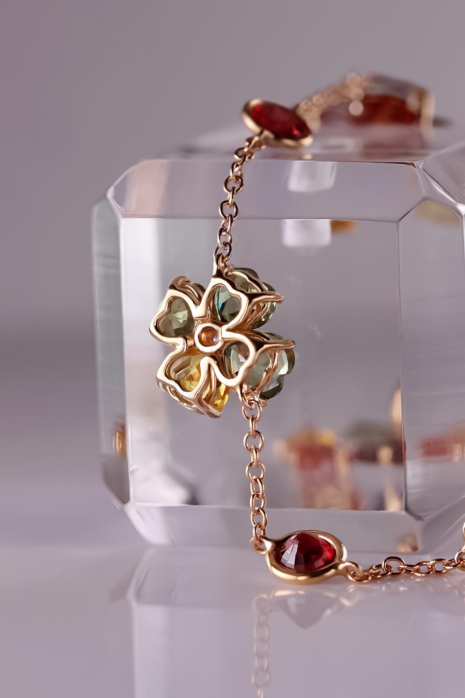 Petals of Prosperity:18kt rose Gold and a Kaleidoscope of Heart-Shaped Sapphires In New Condition For Sale In Lugano, CH