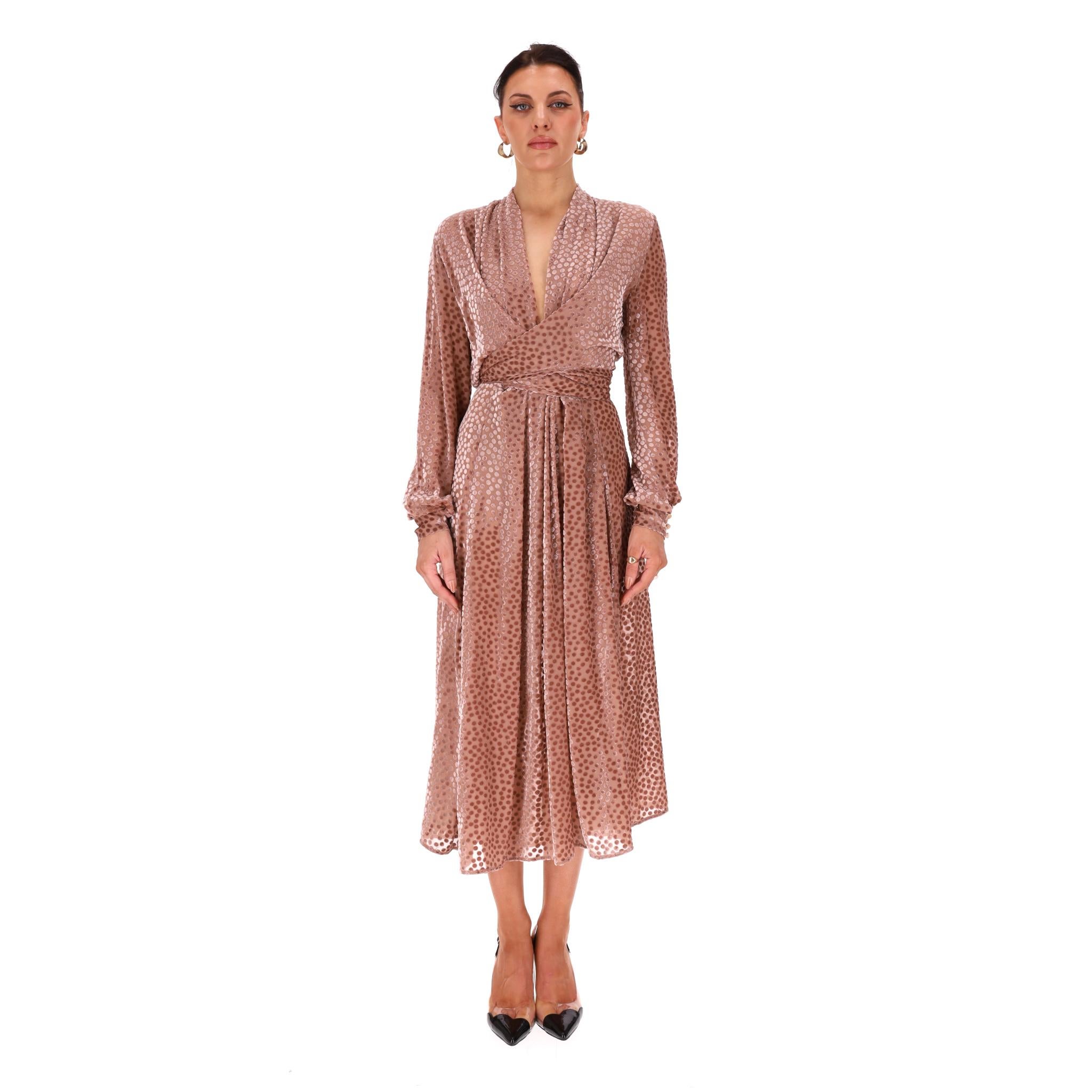 Petar Patrov Silk Blend Velvet Patterned Wrap Dress

Rosy brown dress crafted from silk and viscose with all-over velvet dot pattern.

Featuring wrap V-neck, long puff sleeves and flared midi skirt.

Rrp Approx. £1,100

Size – 36FR

Condition – Very