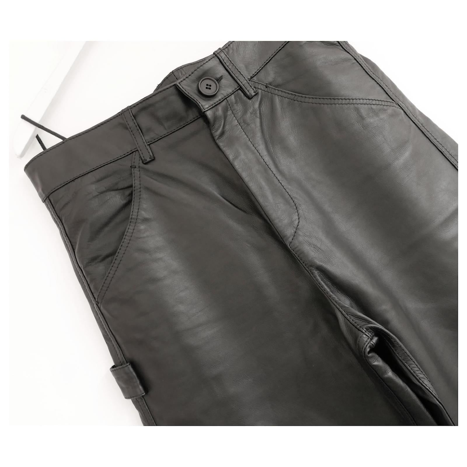 Stunning Petar Petrov leather cargo pants from the Spring 2022 collection (look 22). Bought for £1700 and worn once. Made from soft black lamb’s leather, they have a super slouchy cut with curved leg seams, feature pockets and side strap and wide