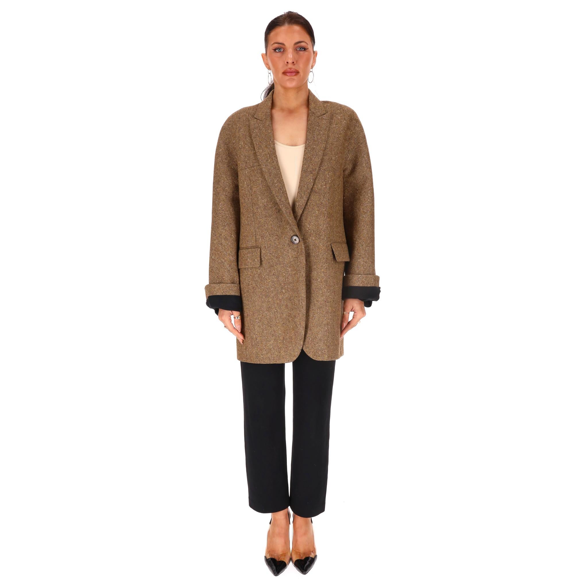 Petar Petrov Blazer en laine tweed à simple boutonnage

Blazer en tweed à boutonnage simple de la collection Resort 2021 de Petar Petrov, réalisé en 100% laine vierge.

Il présente une silhouette surdimensionnée, des revers crantés classiques et des