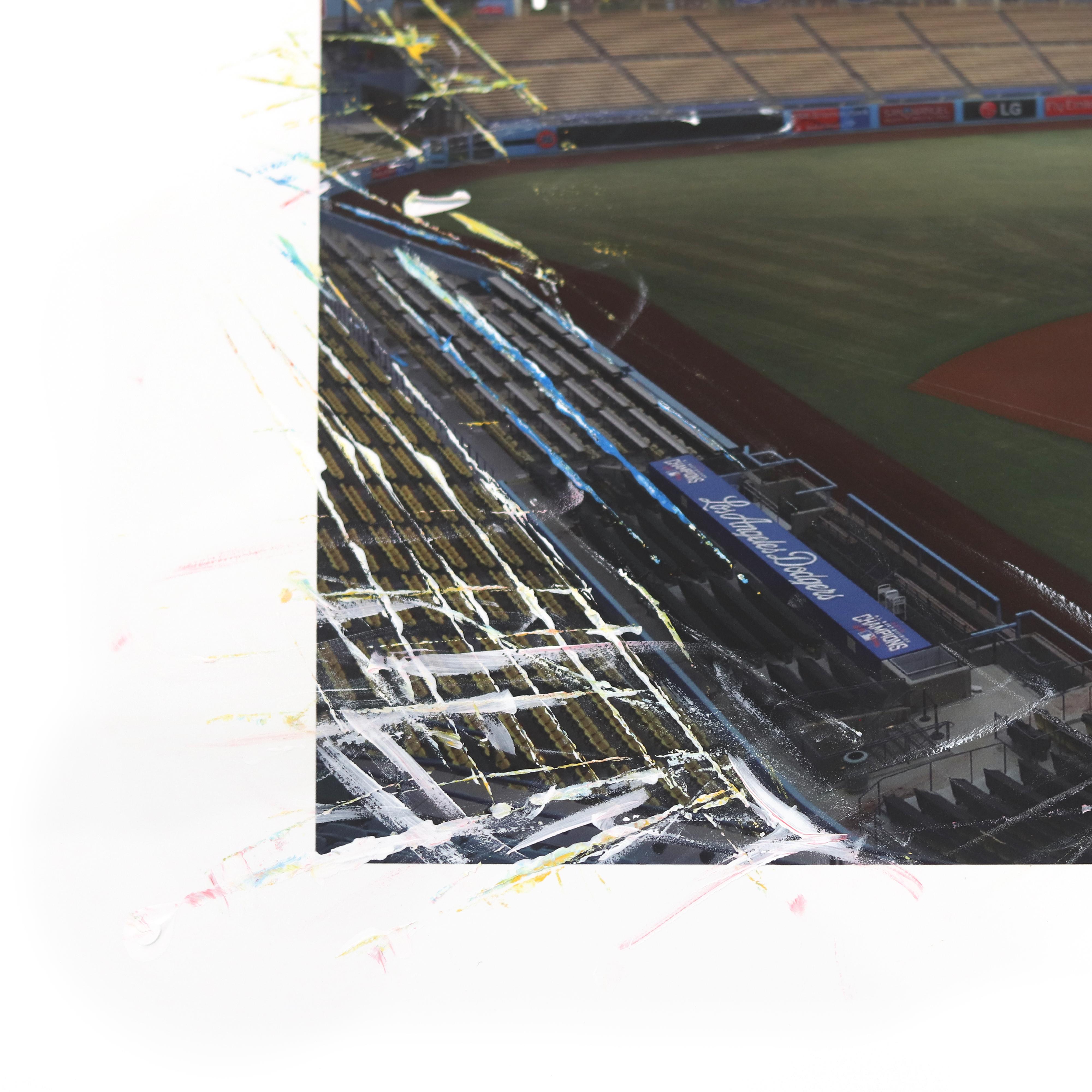 La passion de Pete Kasprzak pour la vie urbaine s'exprime dans ses œuvres d'art urbain dynamiques. Les œuvres de Kasprzak expriment l'énergie et la vie avec des coups de pinceau animés. Il ajoute du mouvement dynamique et de la texture avec de la