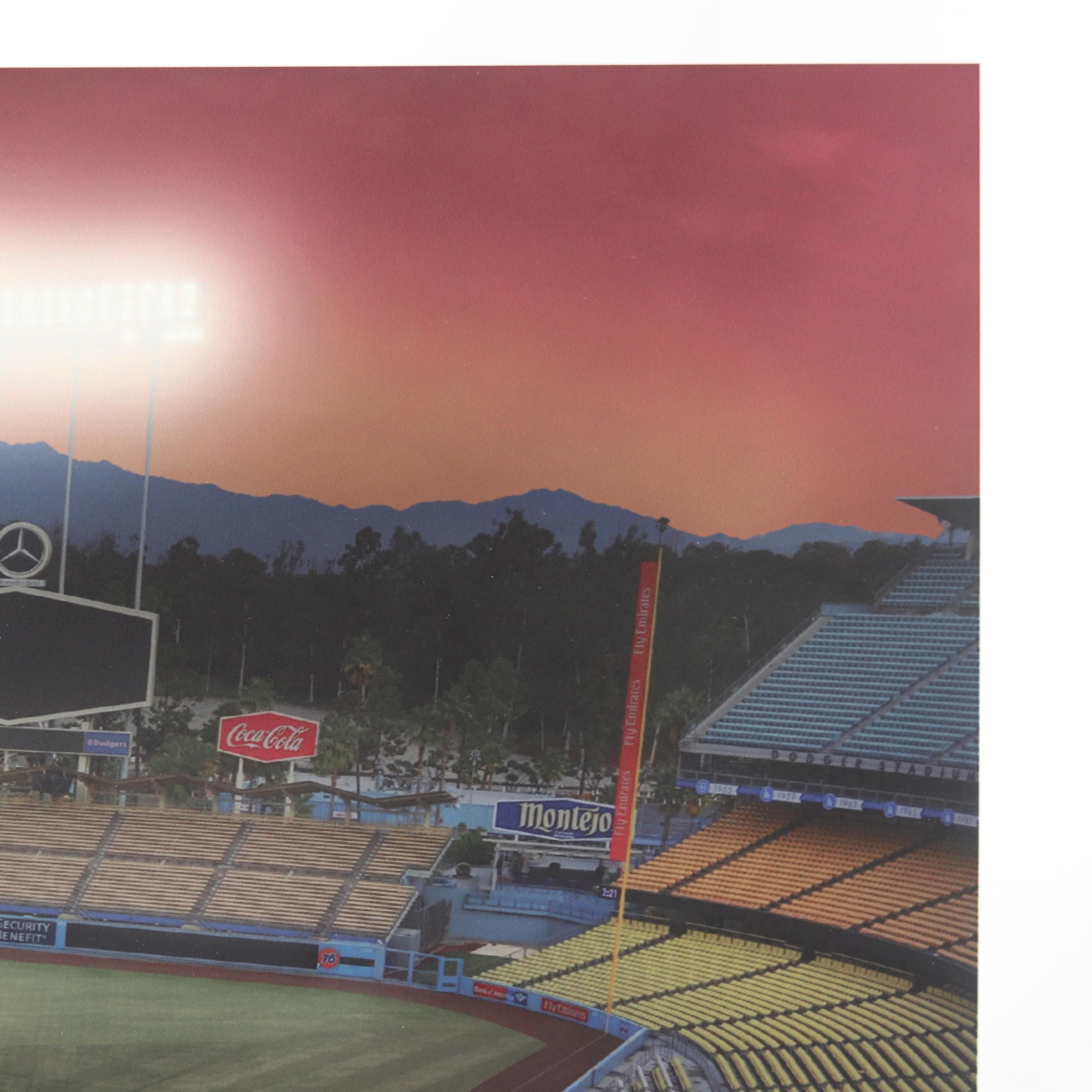 Dodger Stadium Almost Gametime - Photographie sportive originale, œuvre d'art mixte en vente 1