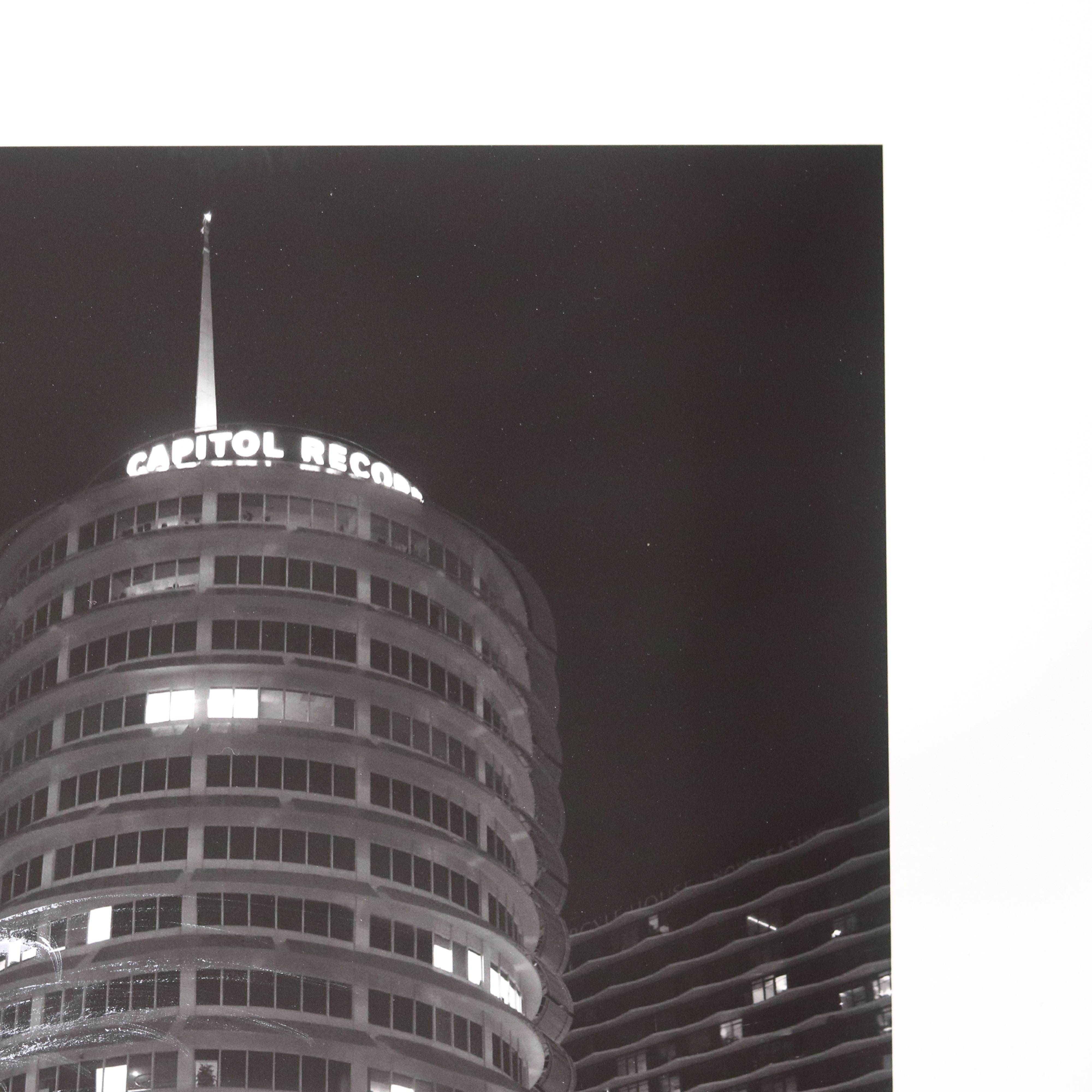 Capitol Records III - Abstrakte bunte gemischte Medien Landschaft Stillleben Kunstwerk (Schwarz), Landscape Painting, von Pete Kasprzak